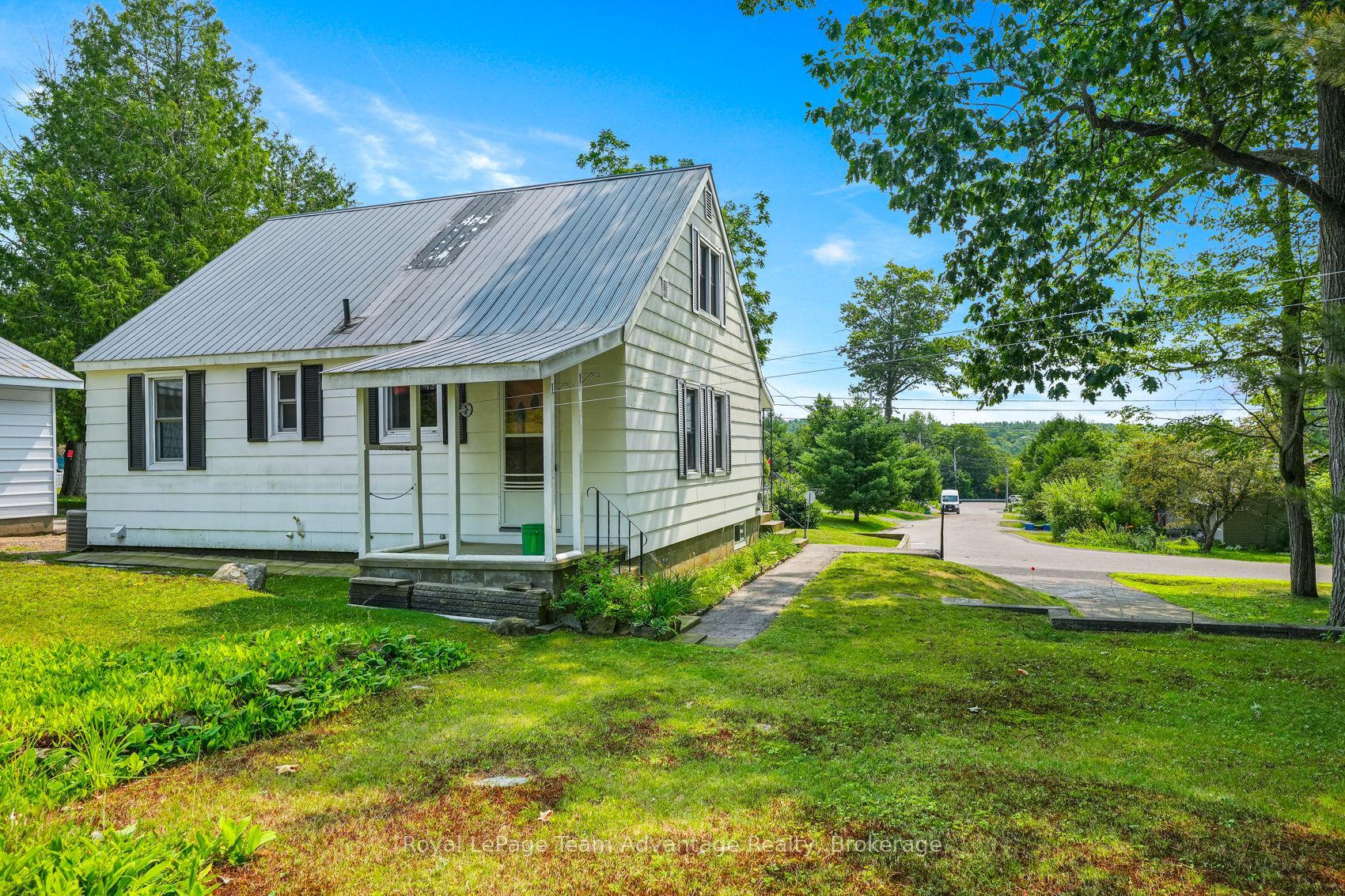 13 Burritt Street, Parry Sound, ON P2A 1N5 photo 2