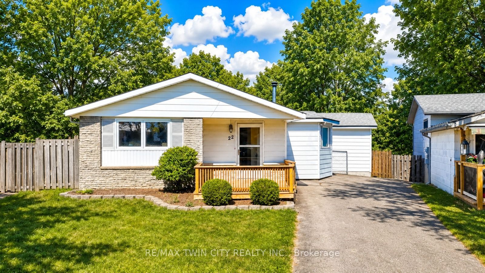 22 Blackhorne Crescent, Kitchener, ON N2E 1T1