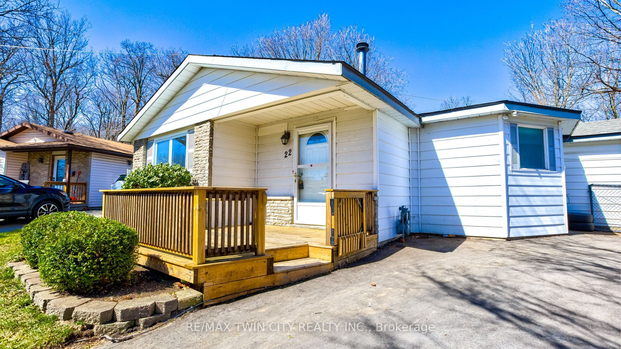 22 Blackhorne Crescent, Kitchener, ON N2E 1T1 photo 2