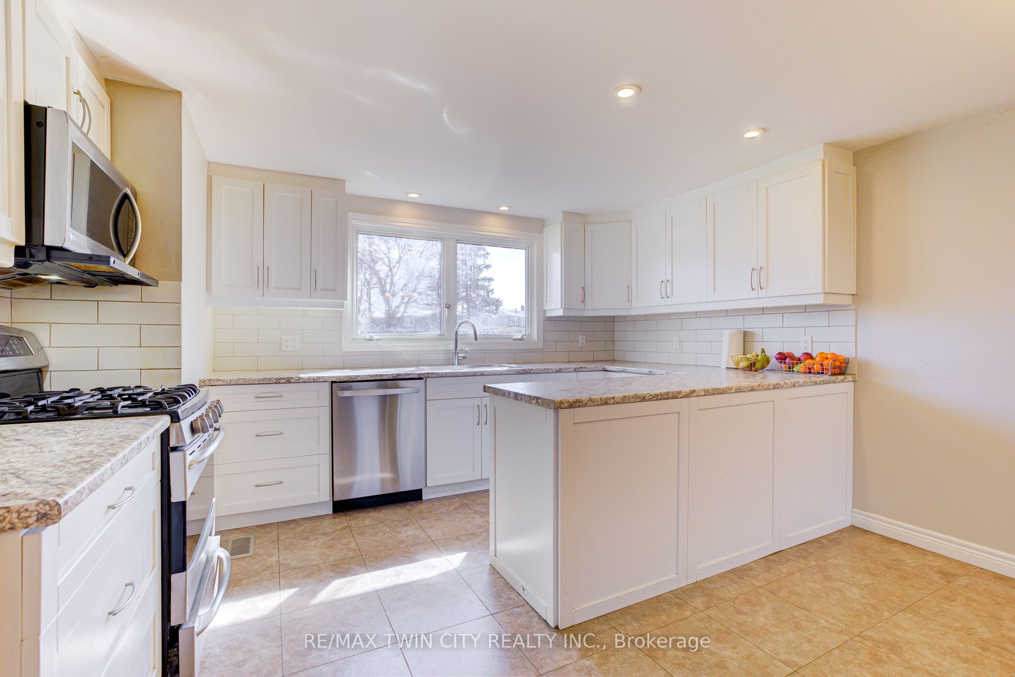 22 Blackhorne Crescent, Kitchener, ON N2E 1T1 photo 4