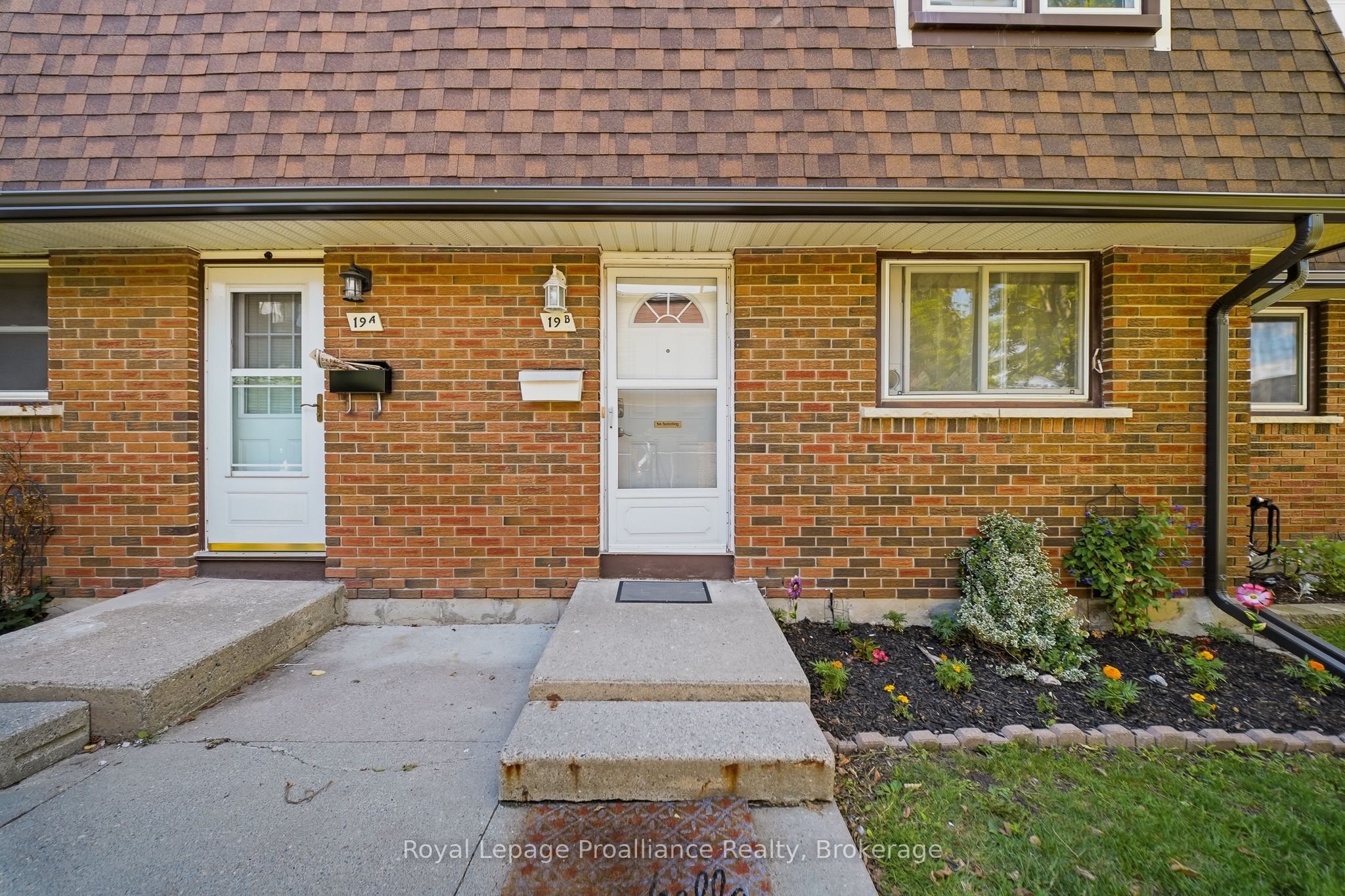 19 Prince of Wales Drive B, Belleville, ON K8P 2T5 photo 2