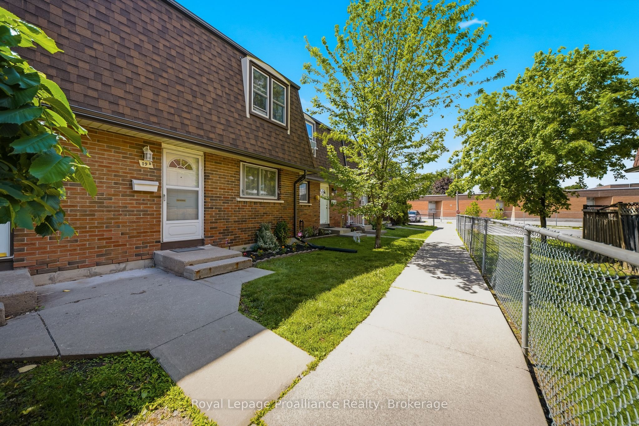 19 Prince of Wales Drive B, Belleville, ON K8P 2T5 photo 4