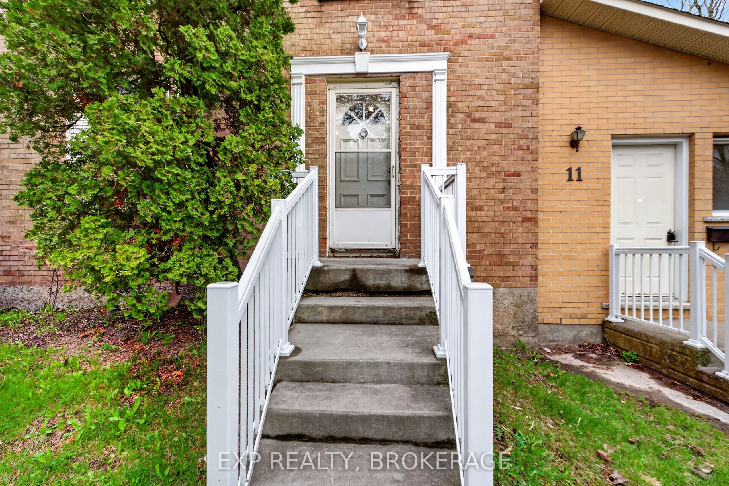11 CARRUTHERS Avenue, Kingston, ON K7L 1L9 photo 4