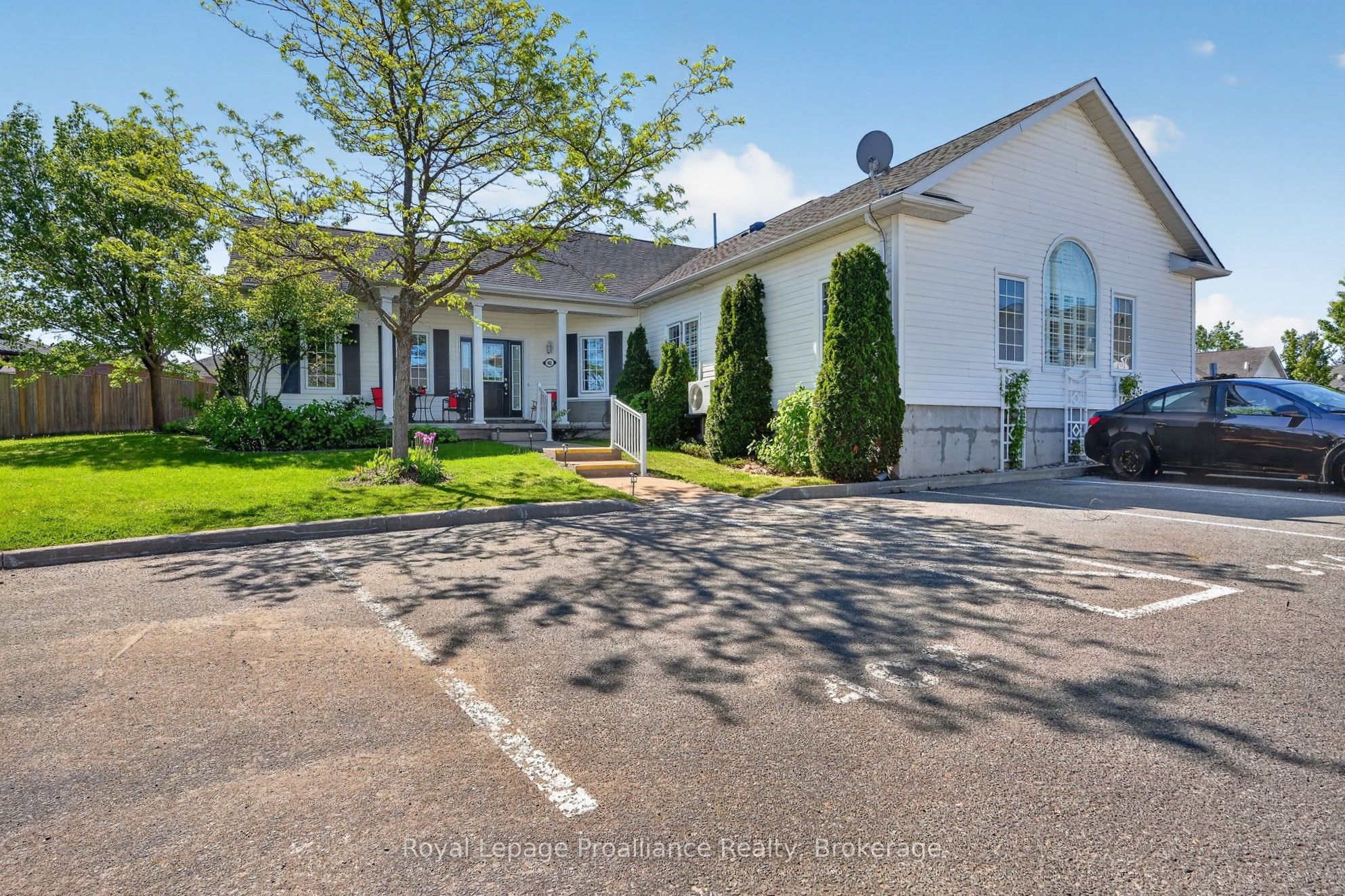 325 Densmore Road 402, Cobourg, ON K9A 0E4 photo 2