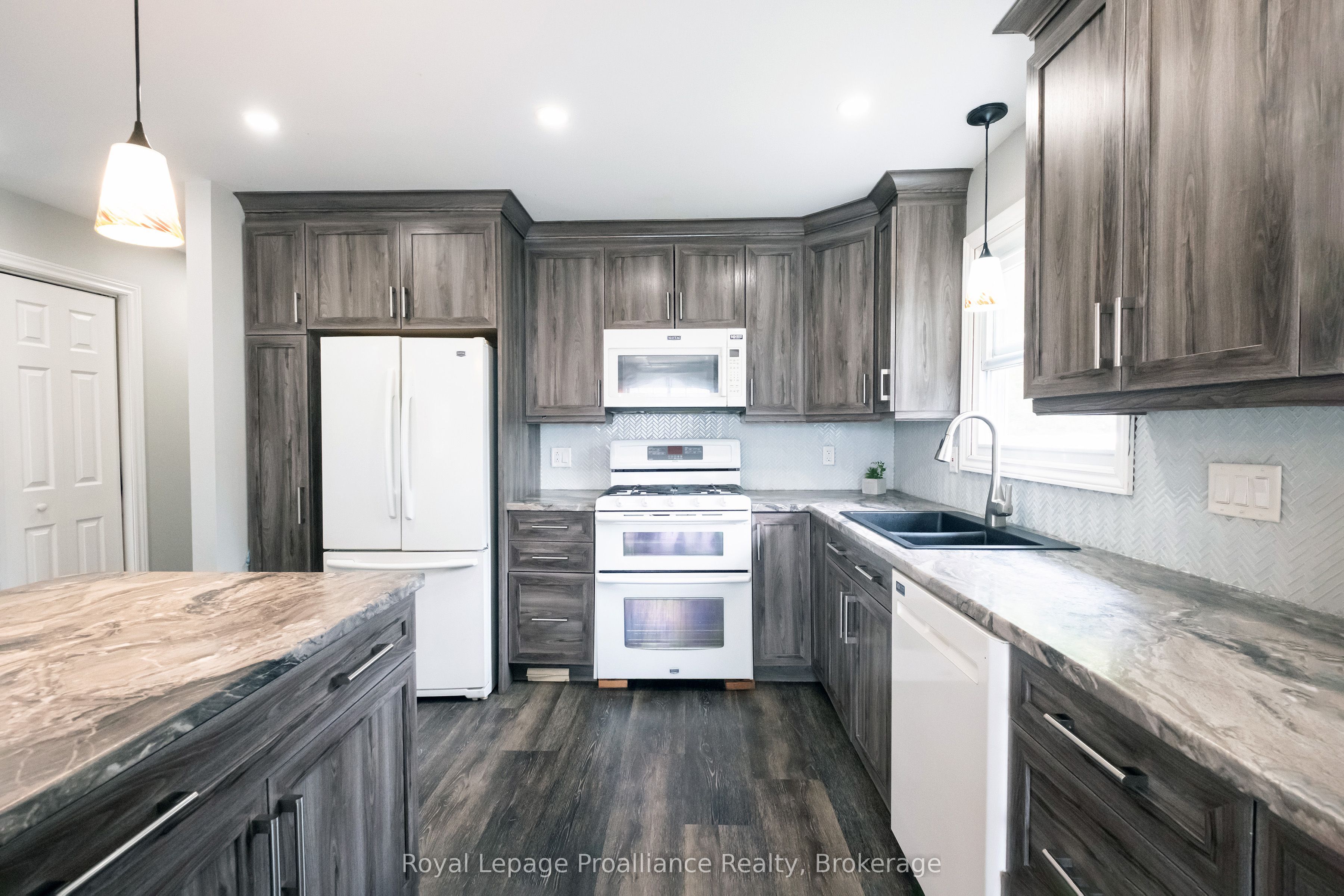 115 Nicholas Street, Quinte West, ON K8V 6E8 photo 5