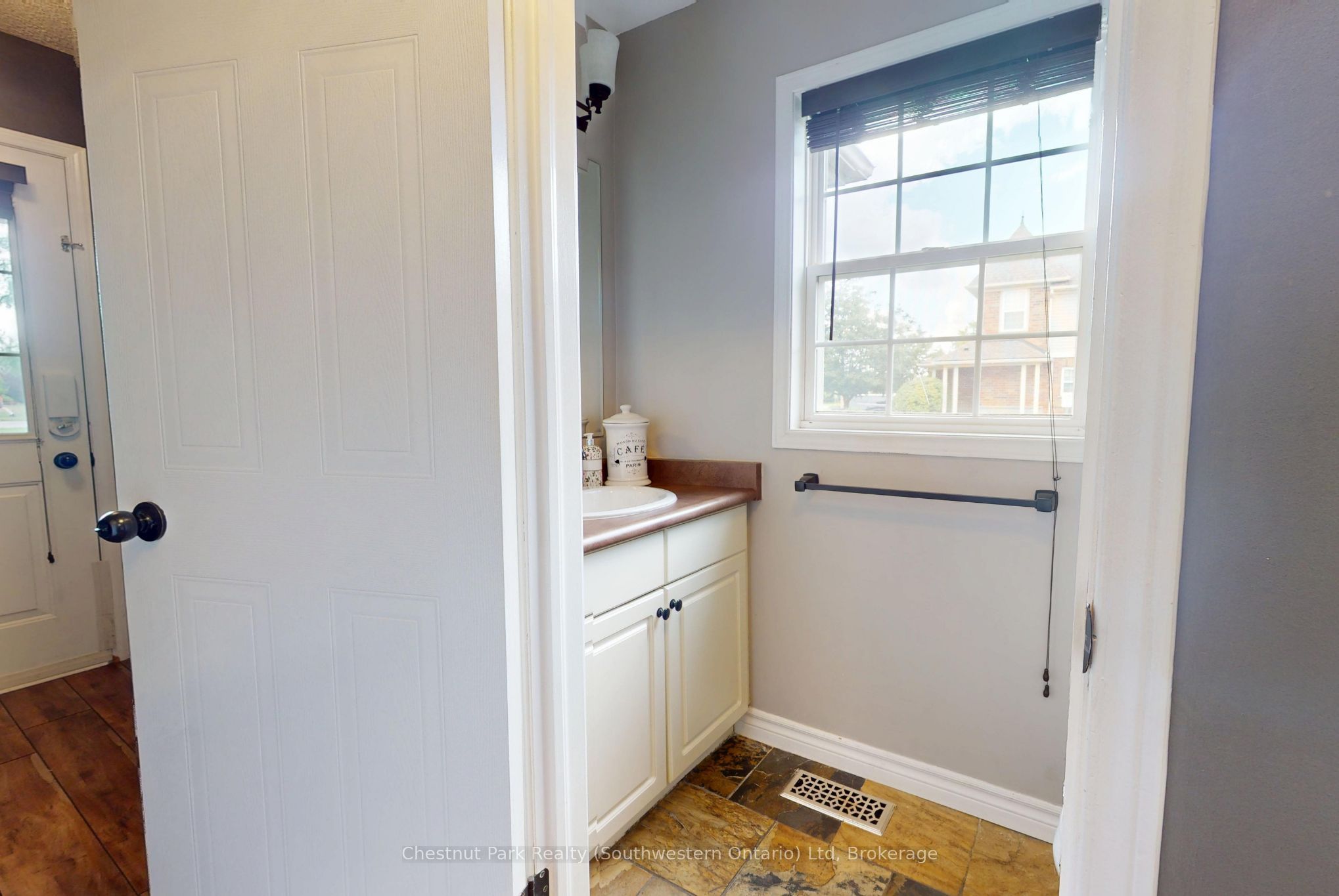 124 Gosling Gardens, Guelph, ON N1G 5K6 photo 5