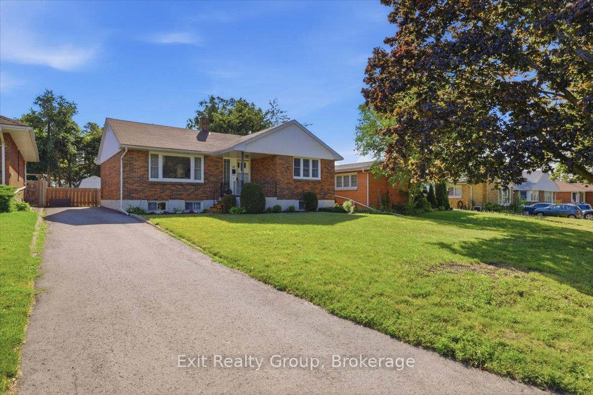 33 First Avenue, Quinte West, ON K8V 4C2