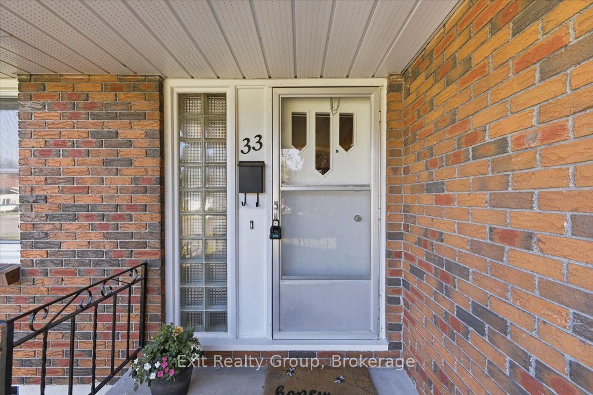 33 First Avenue, Quinte West, ON K8V 4C2 photo 3