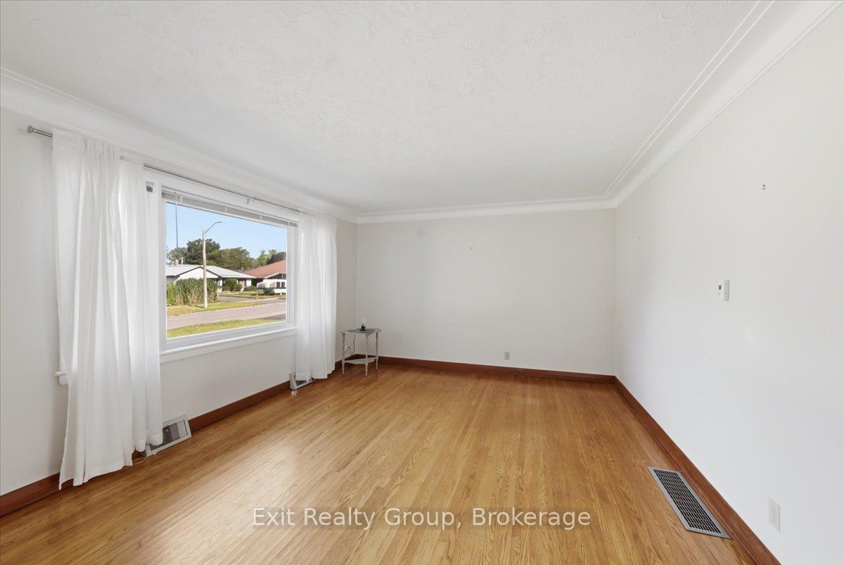 33 First Avenue, Quinte West, ON K8V 4C2 photo 5