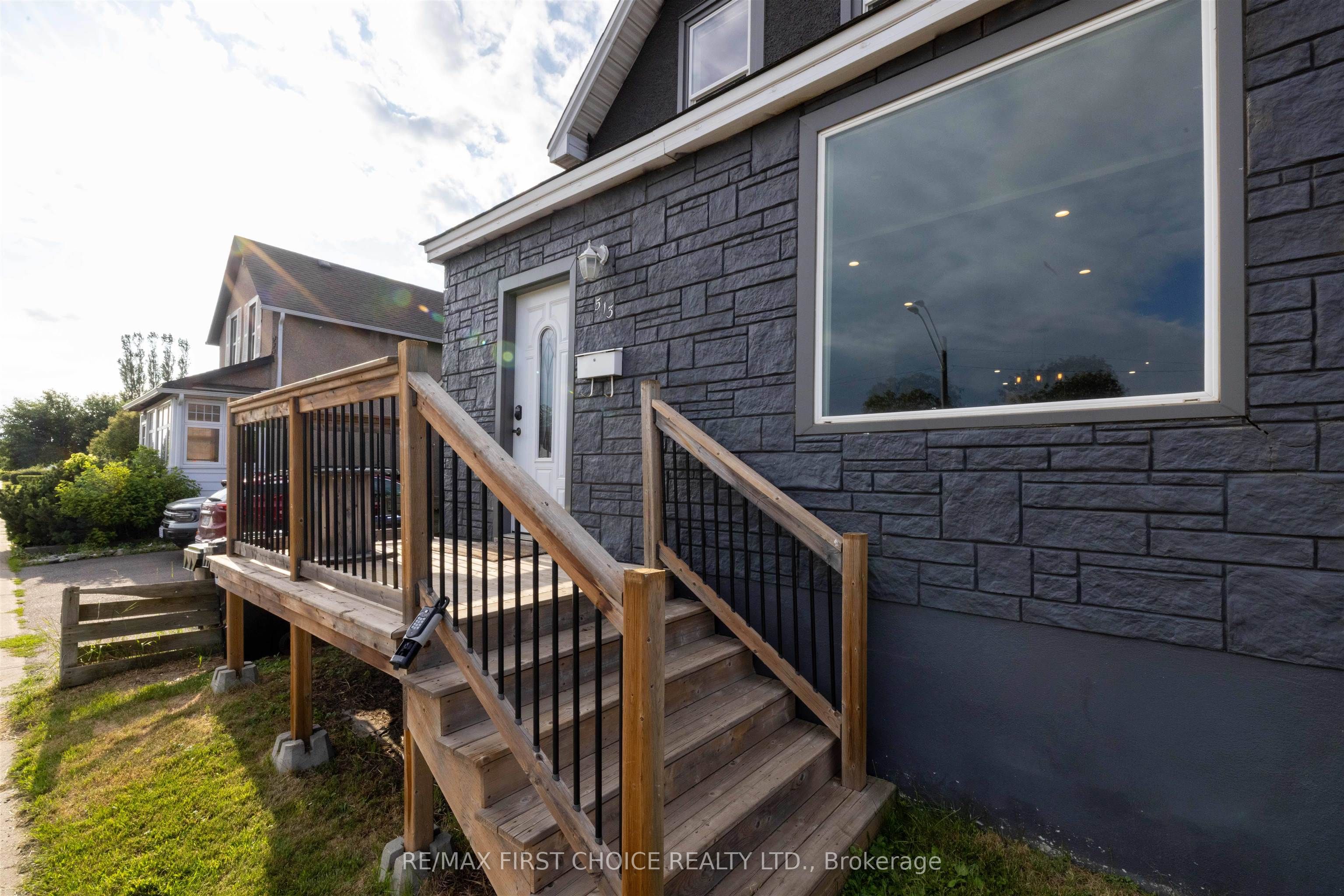 513 Christina Street E, Thunder Bay, ON P7E 4P4 photo 3