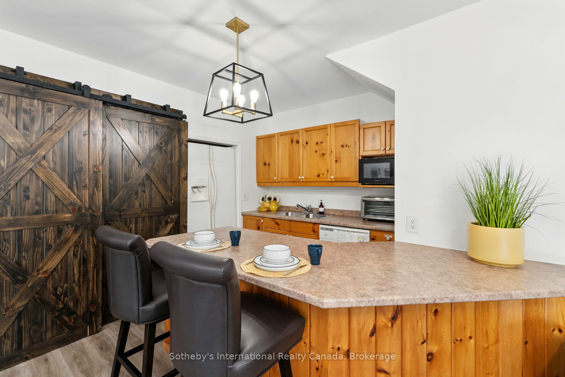 1060 North Kahshe Lake Road Lower Level, Gravenhurst, ON P0E 1G0 photo 2