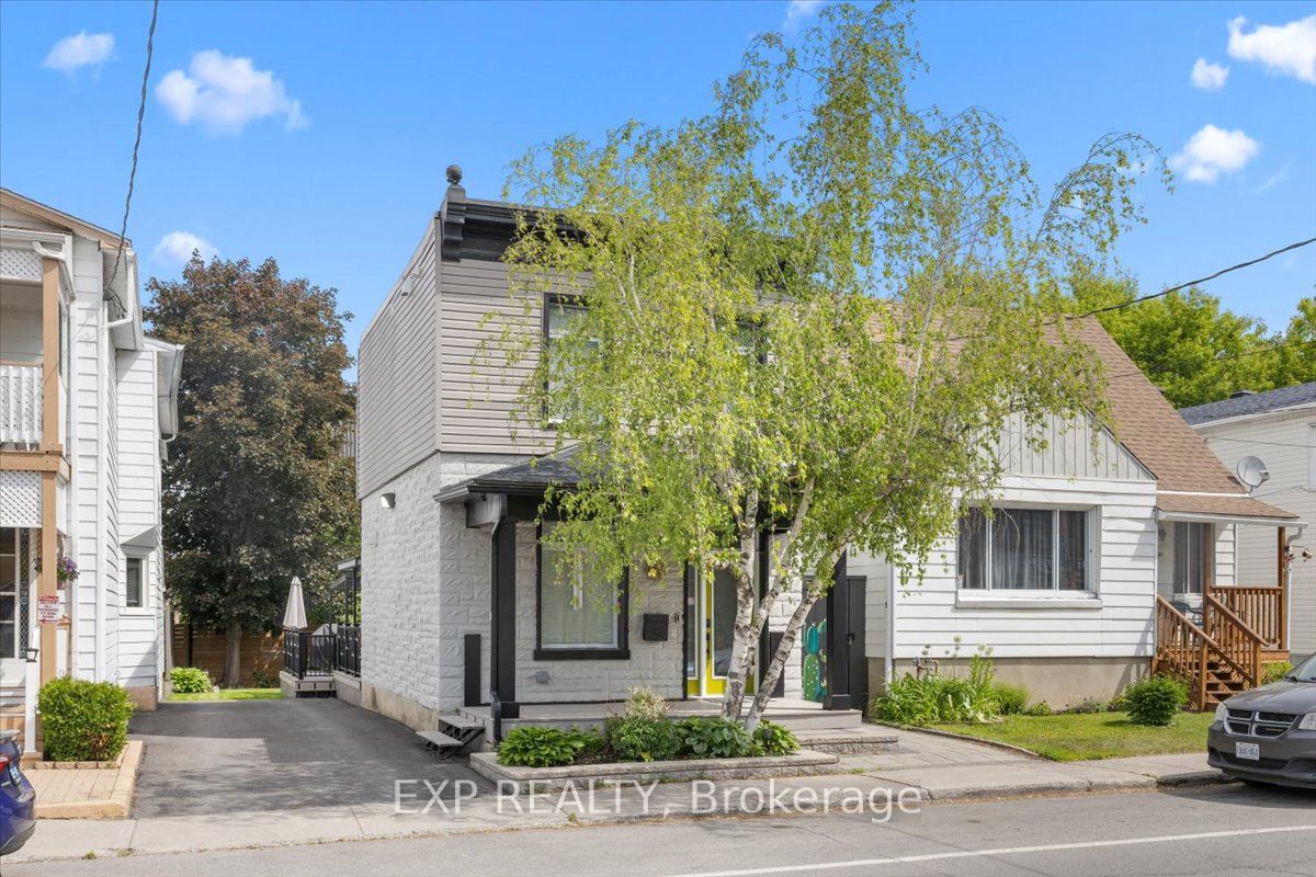 185 Deschamps Avenue, Vanier and Kingsview Park, ON K1L 5Z3