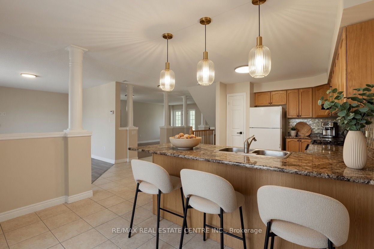 43 Decaro Crescent, Cambridge, ON N3C 4N1 photo 3