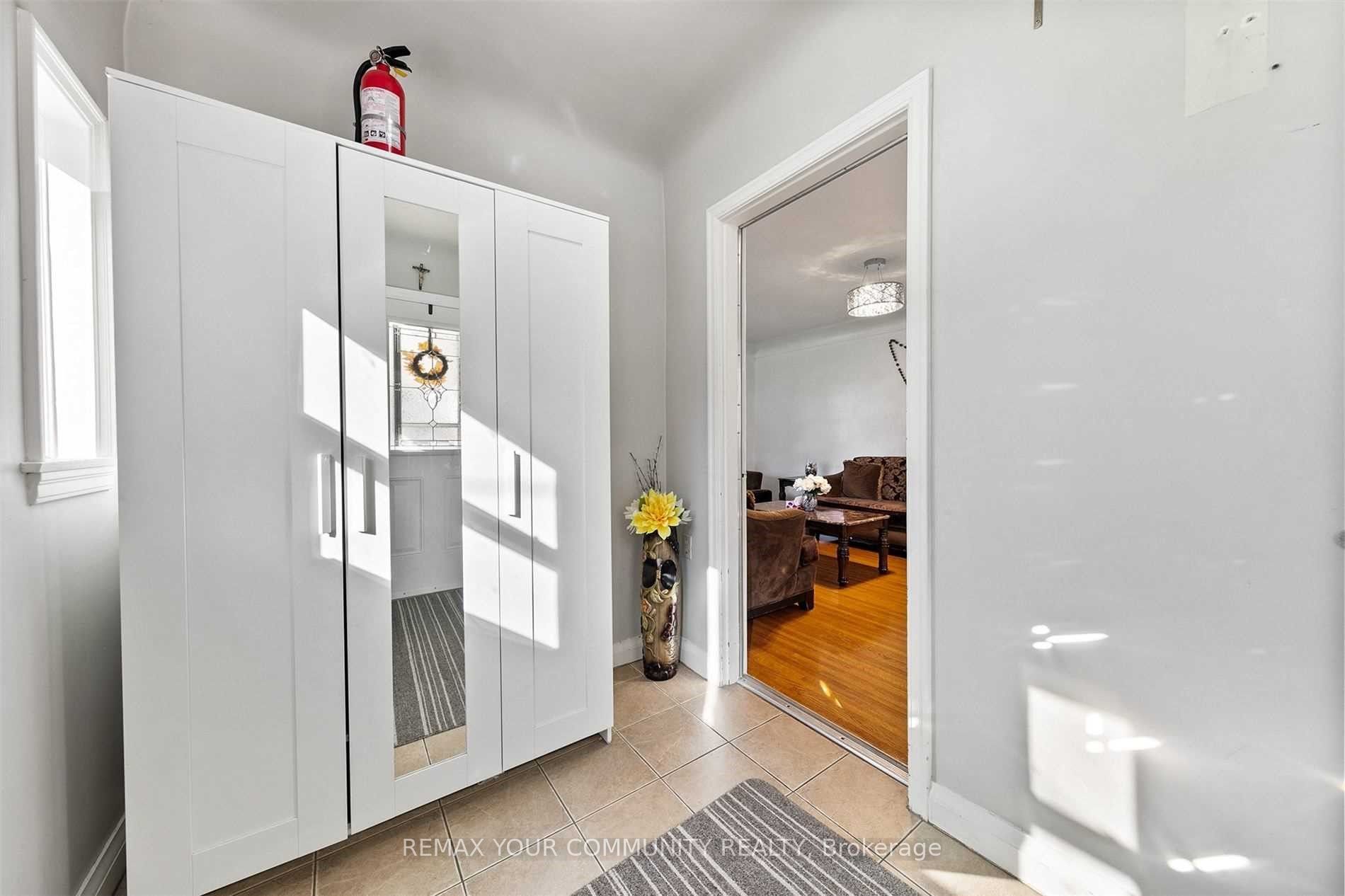 4276 Howard Avenue, Windsor, ON N9G 1P3 photo 5