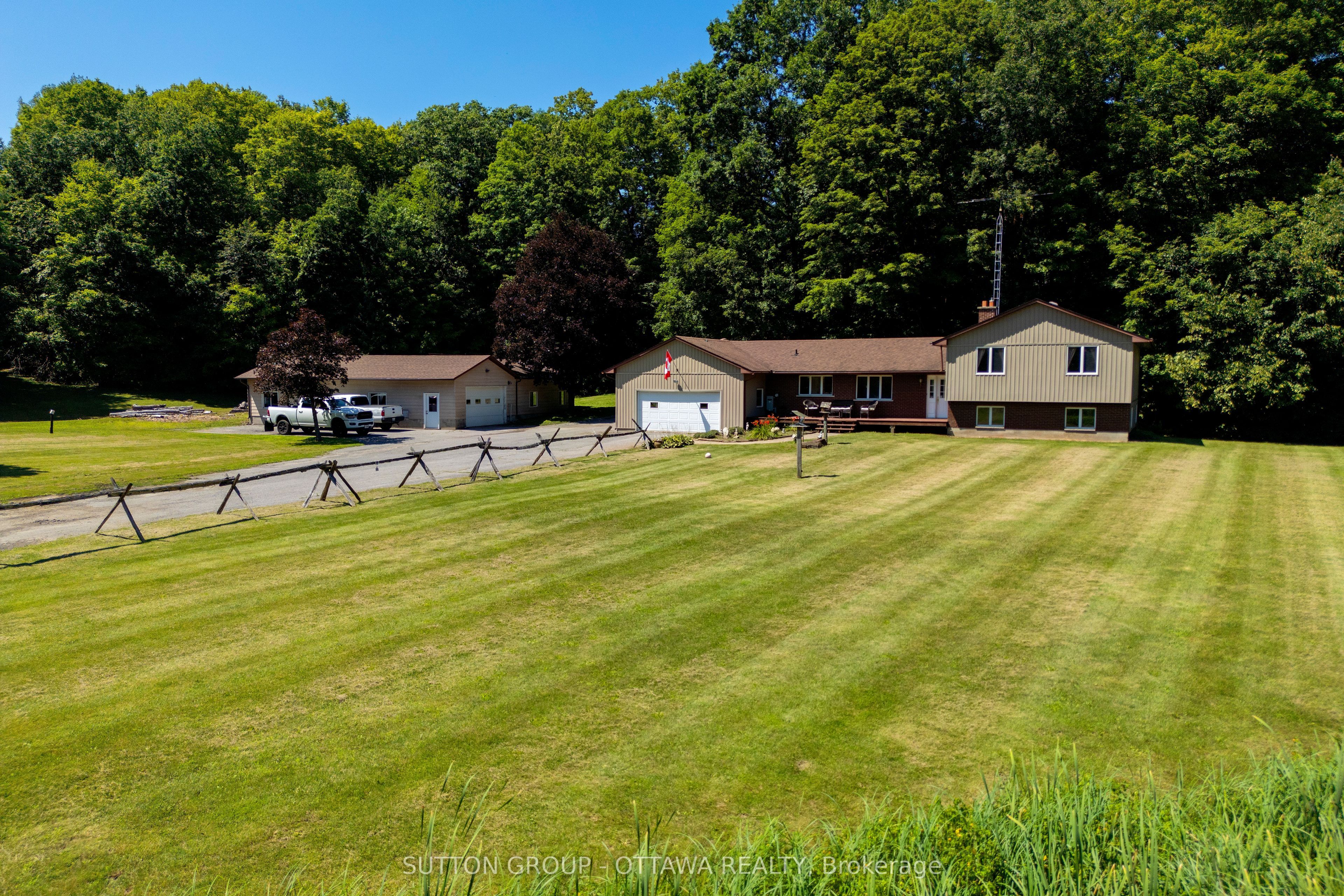 3100 Highway 32, Leeds and the Thousand Islands, ON K7G 2V3 photo 4