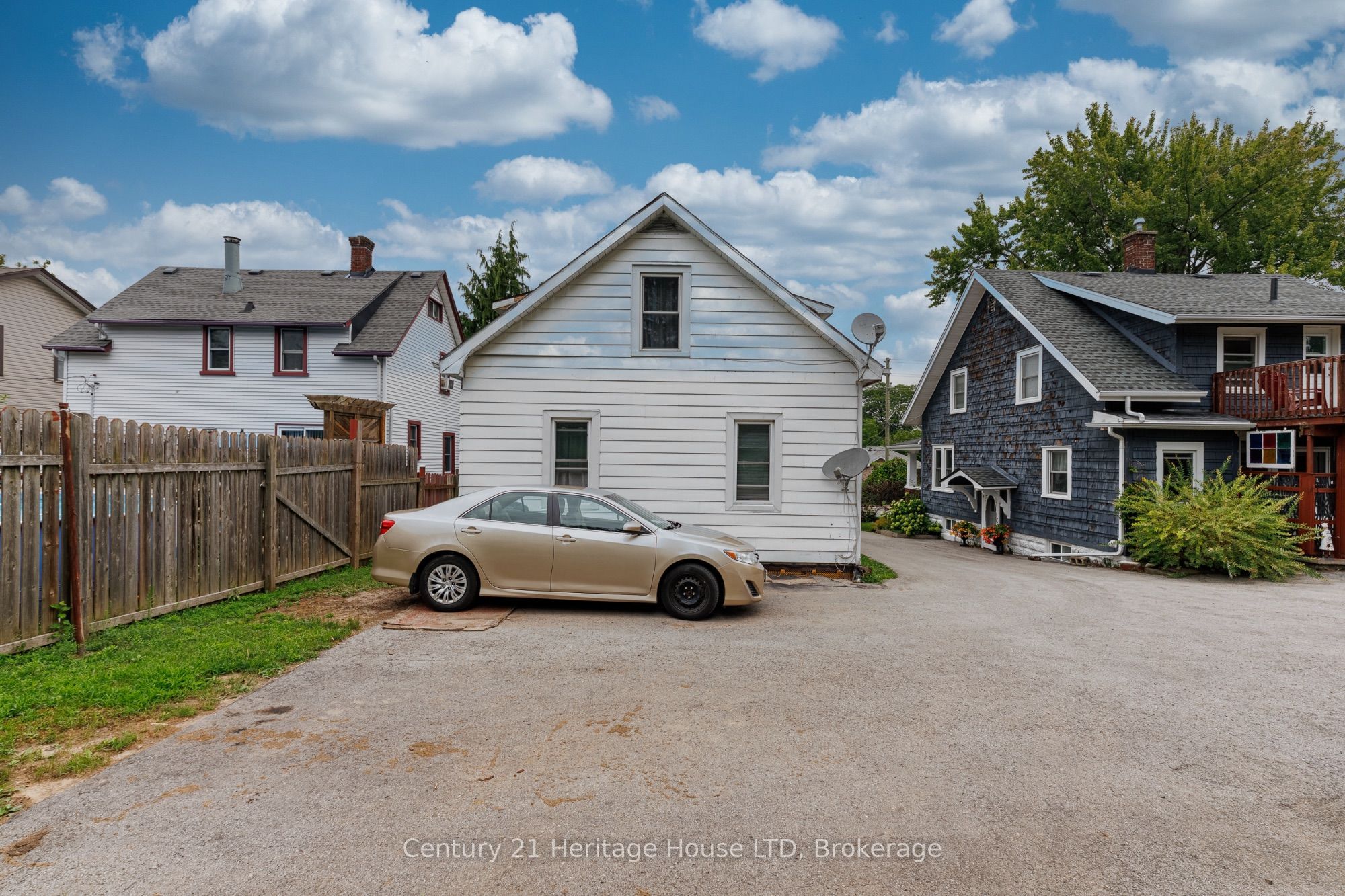 182 Bertie Street, Fort Erie, ON L2A 1Z1 photo 2