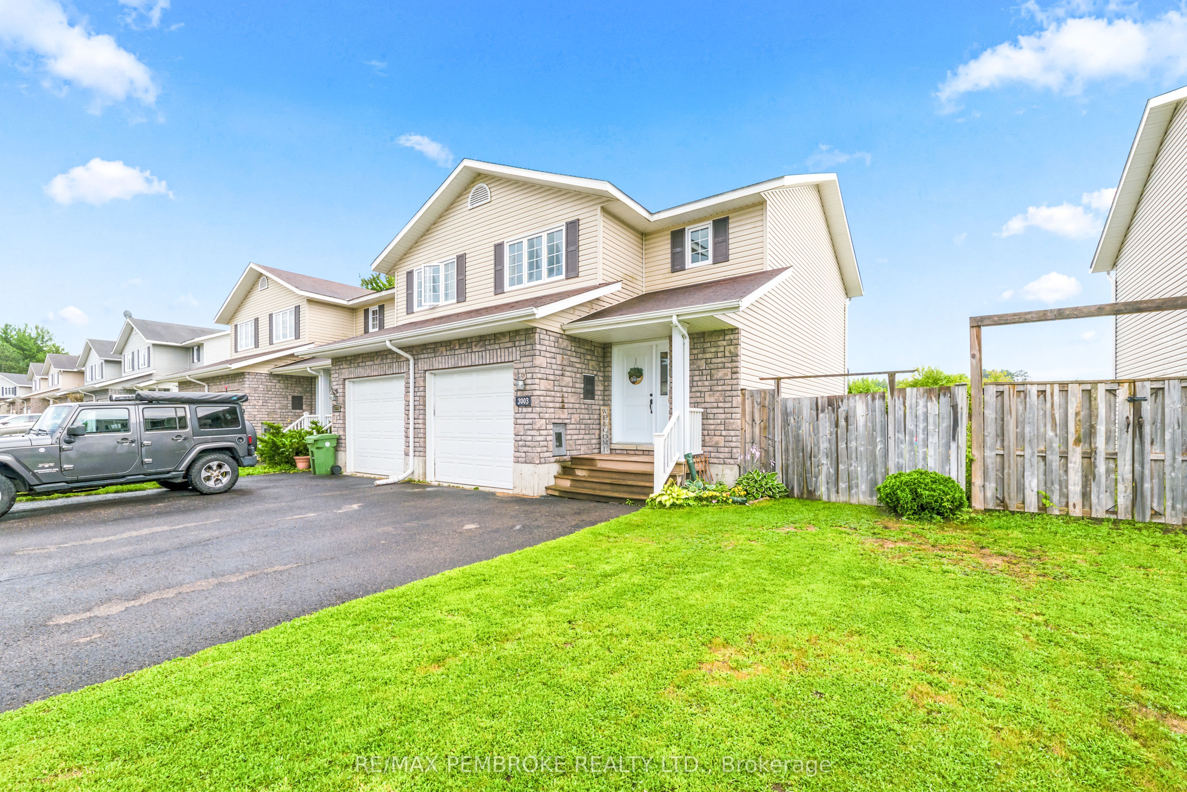3003 Sandstone Crescent, Petawawa, ON K8H 0B2