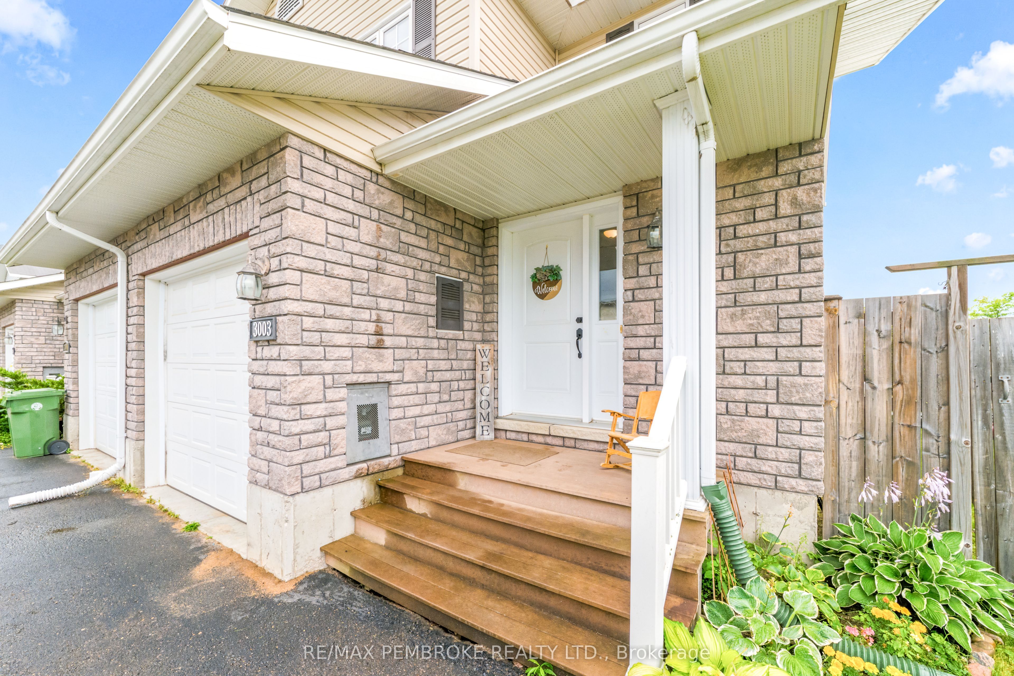 3003 Sandstone Crescent, Petawawa, ON K8H 0B2 photo 2