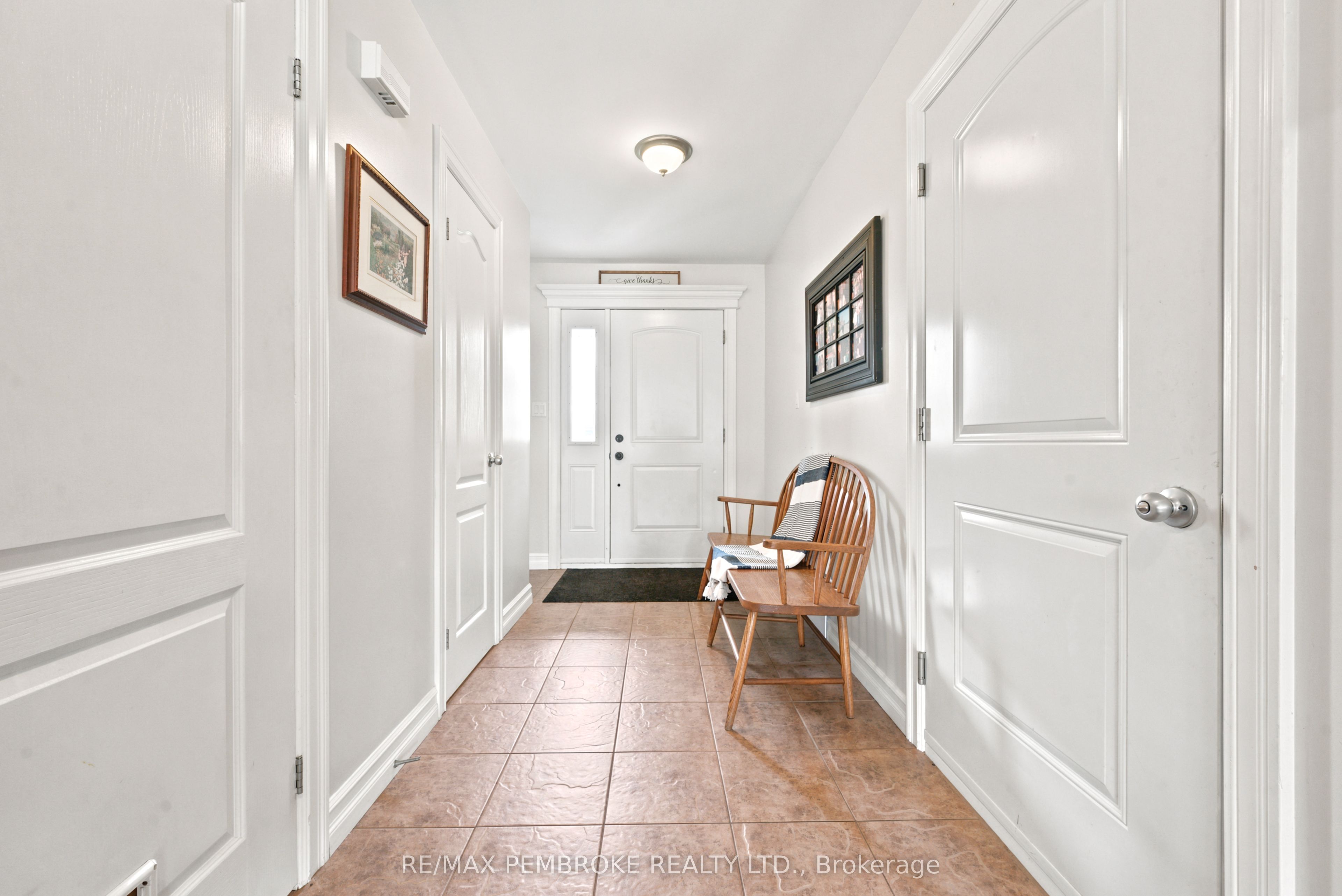 3003 Sandstone Crescent, Petawawa, ON K8H 0B2 photo 5