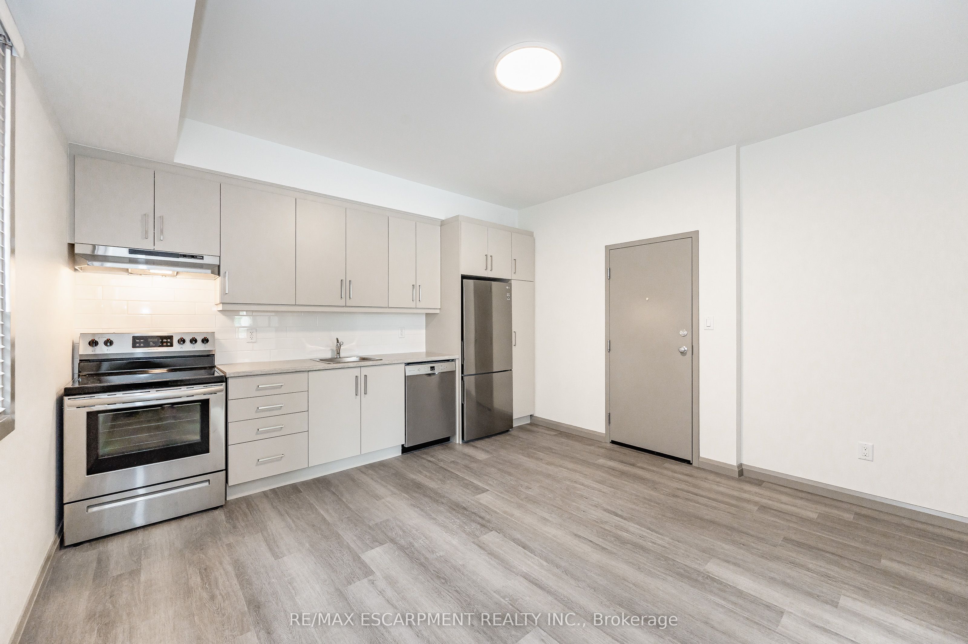 36 Grant Avenue 2A, Hamilton, ON L8N 2X5 photo 2