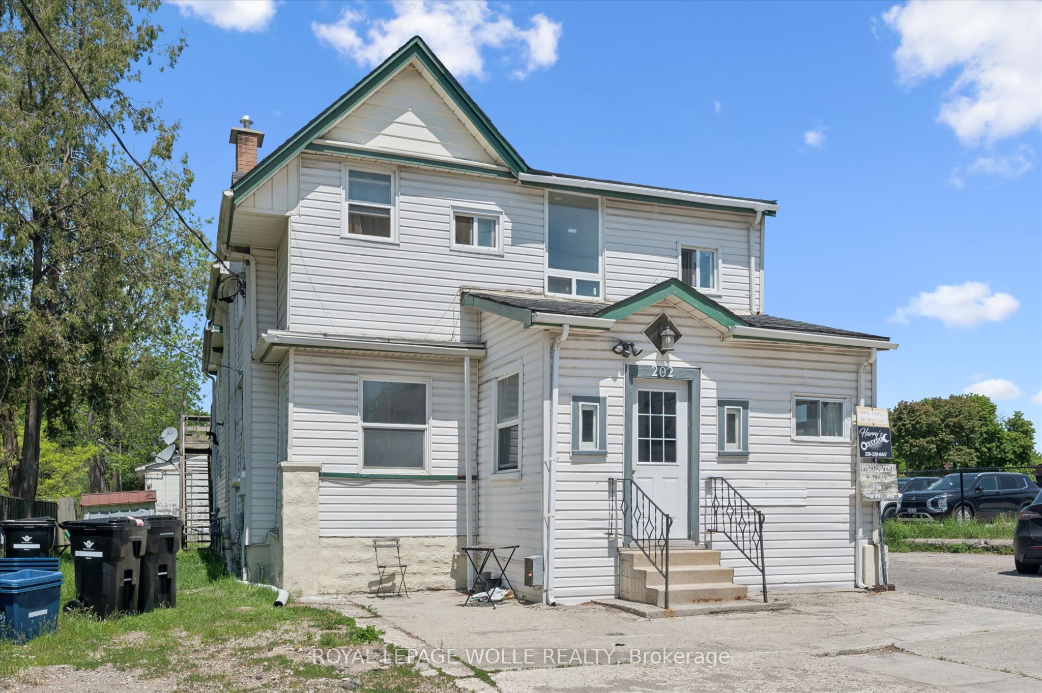 202 Breithaupt Street, Kitchener, ON N2H 5H4 photo 2