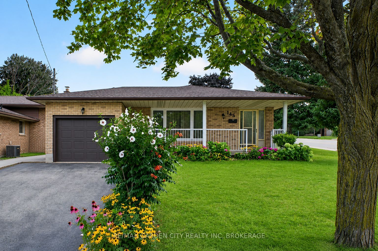 145 Adis Avenue, Hamilton, ON L9C 6T9 photo 2