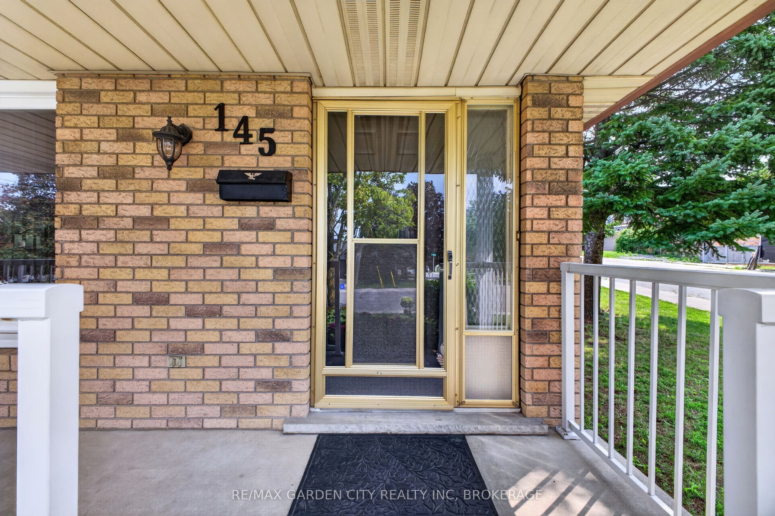 145 Adis Avenue, Hamilton, ON L9C 6T9 photo 5