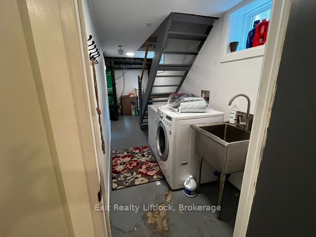 450 Weller Street Basement, Peterborough, ON K9H 2N6 photo 3