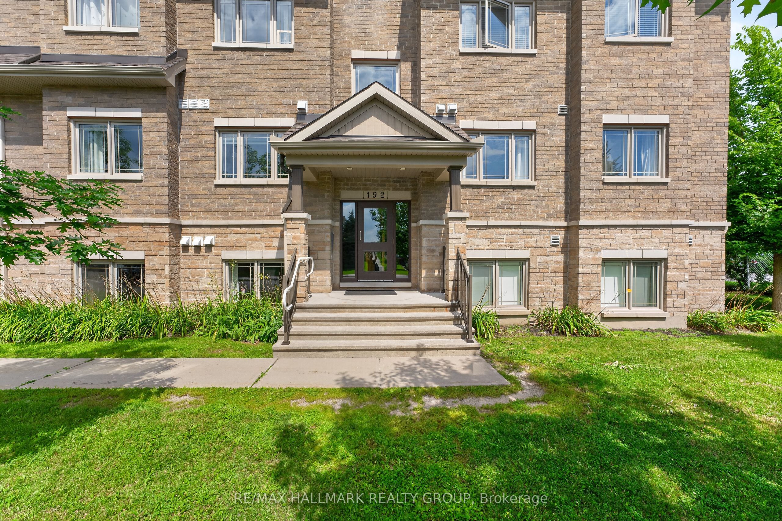 192 Springbeauty Avenue 7, Barrhaven, ON K2J 6B4 photo 3