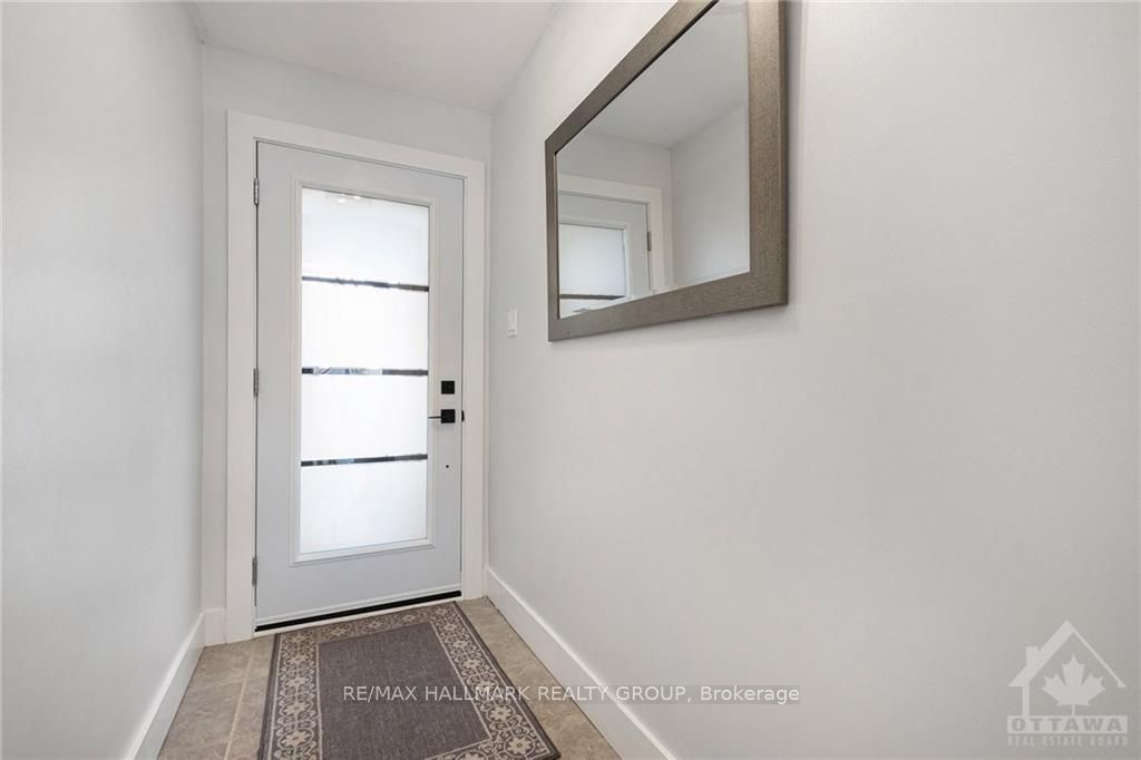 92 GILLESPIE Crescent, Hunt Club - Windsor Park Village and Area, ON K1V 0J2 photo 4