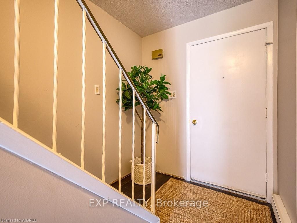 1060 CANFIELD Crescent 5, Woodstock, ON N4S 8P3 photo 4