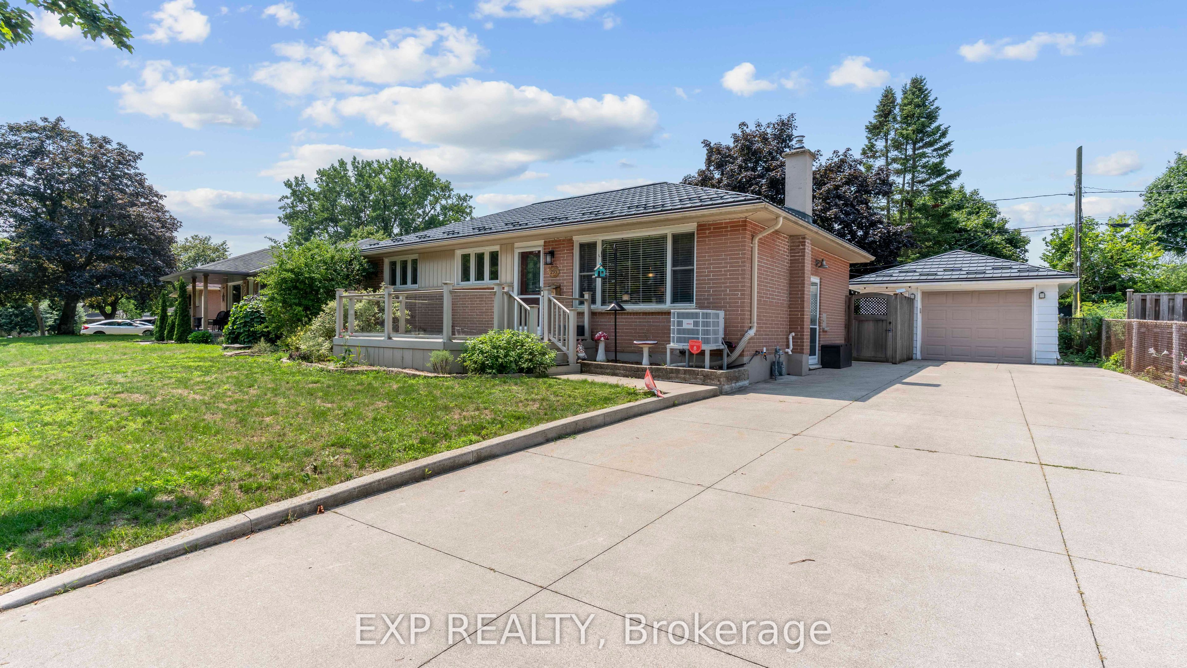 295 Tweedsmuir Avenue, London East, ON N5W 1L5