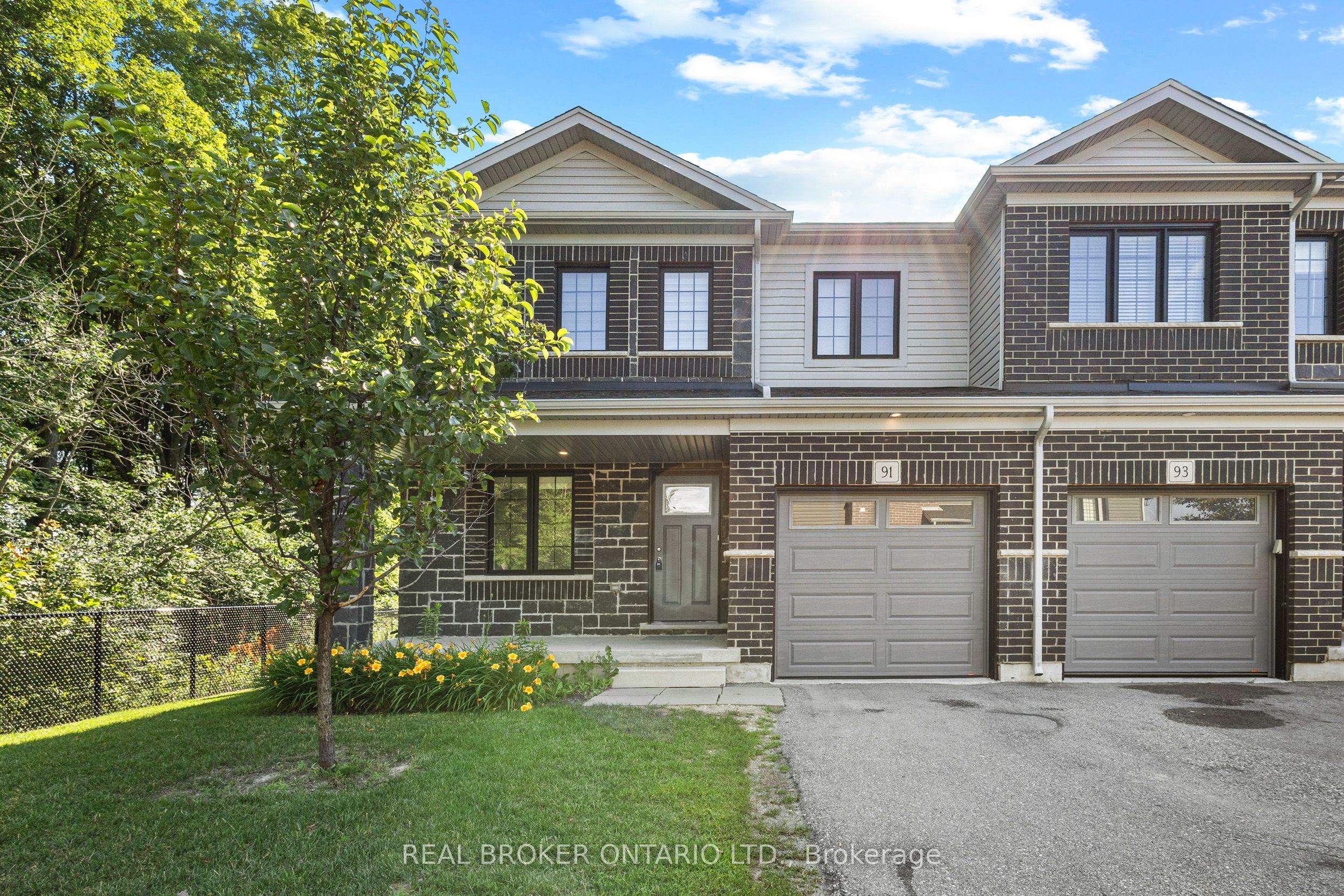 91 Woodedge Circle, Kitchener, ON N2R 0P8 photo 2