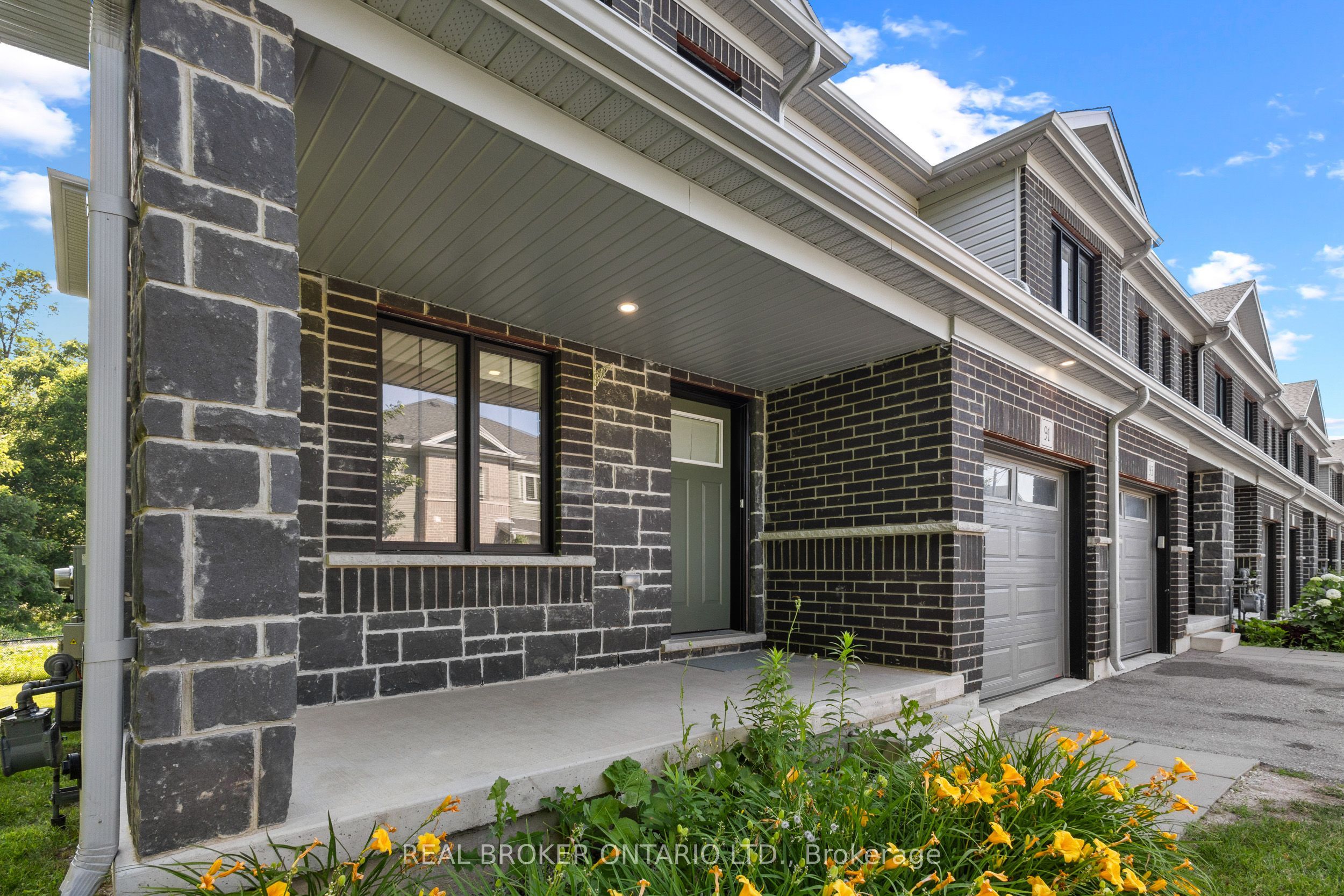 91 Woodedge Circle, Kitchener, ON N2R 0P8 photo 3