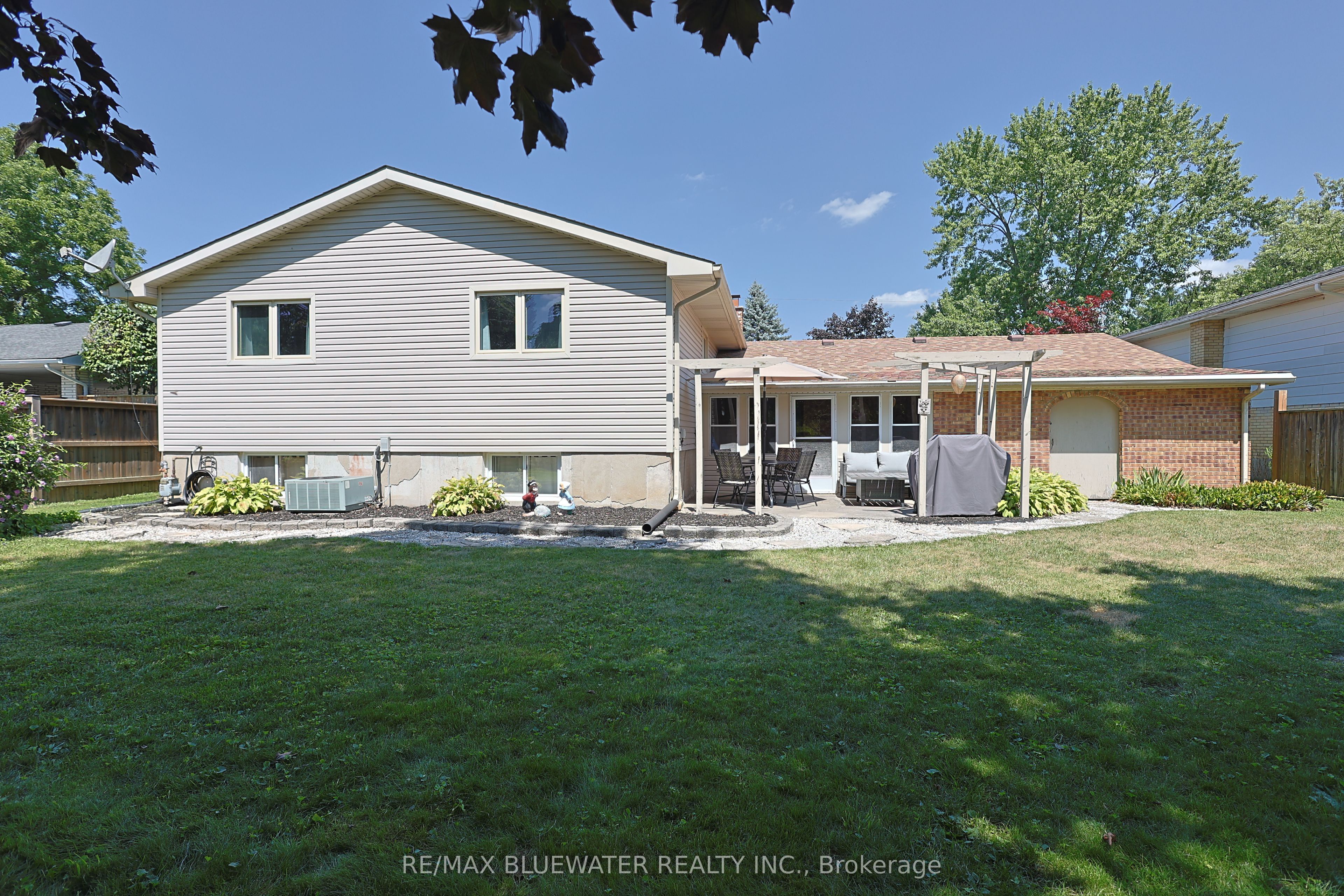 290 Anna Street, North Middlesex, ON N0M 2K0 photo 3