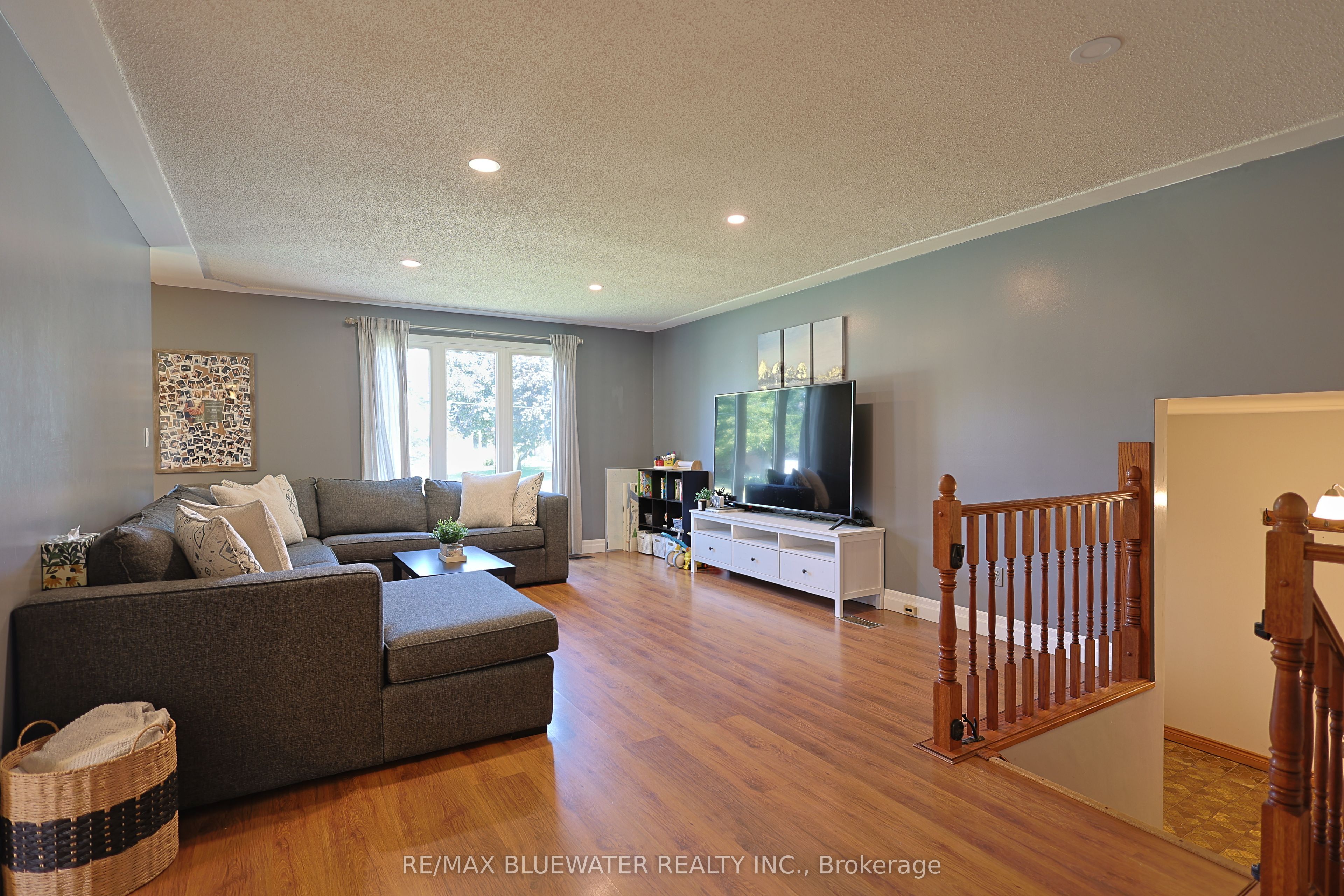 290 Anna Street, North Middlesex, ON N0M 2K0 photo 4