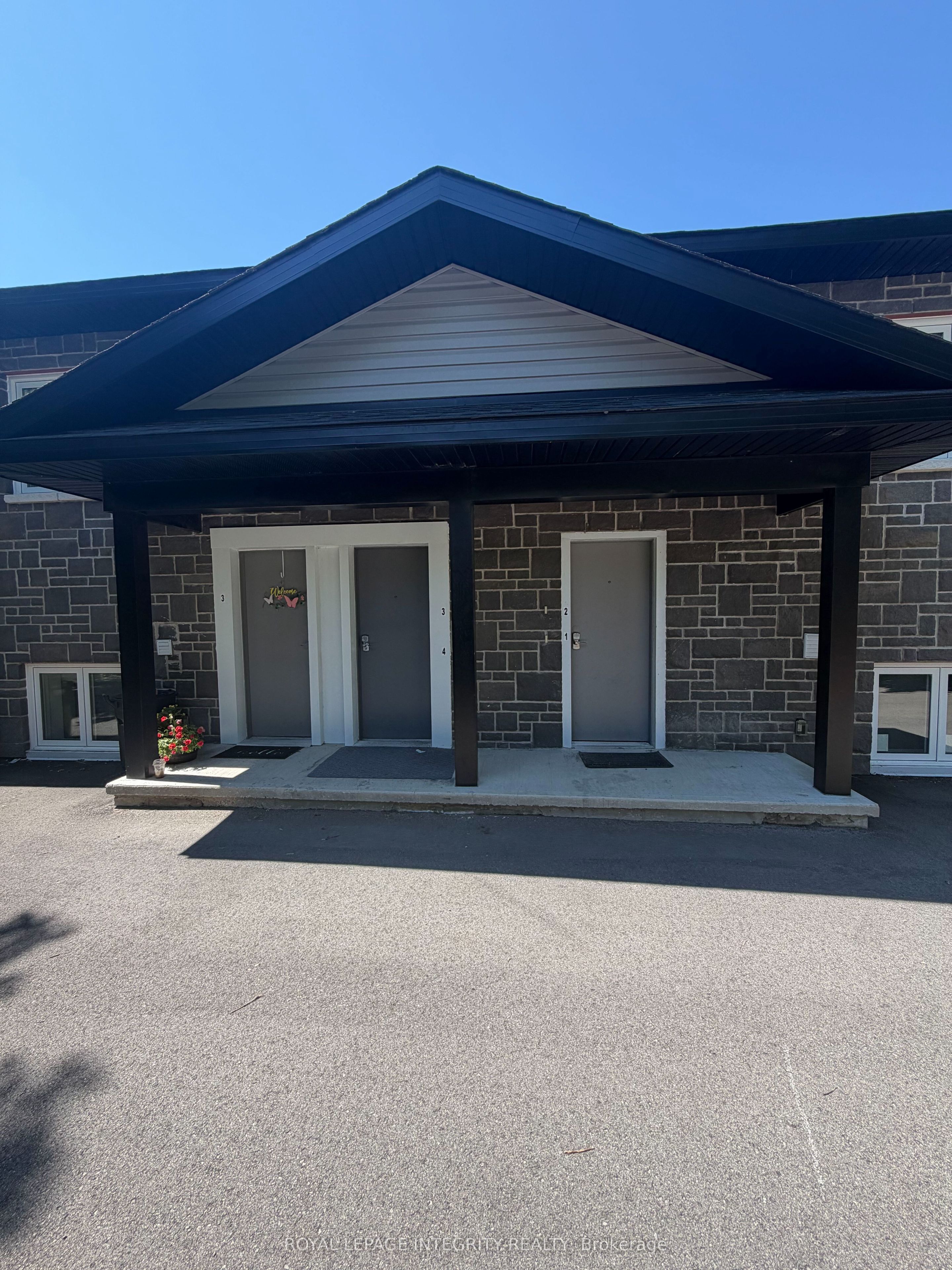 82 CHRISTOPHER HAMILTON Street 1, Stittsville - Munster - Richmond, ON K0A 2Z0