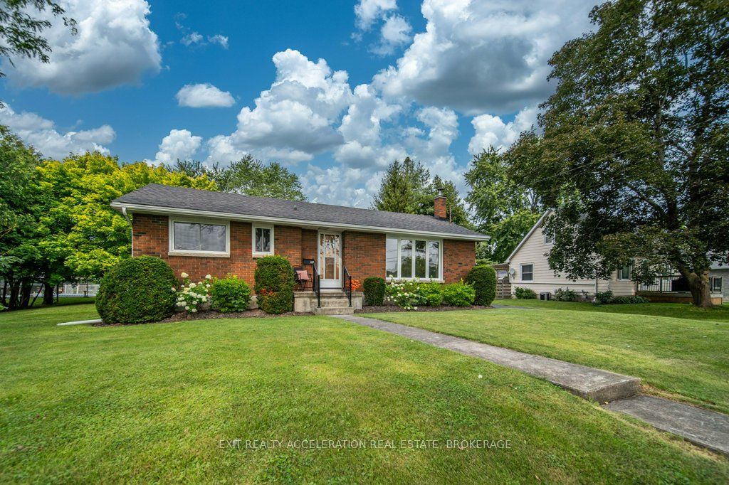 409 Dundas Street W, Greater Napanee, ON K7R 2B8 photo 2