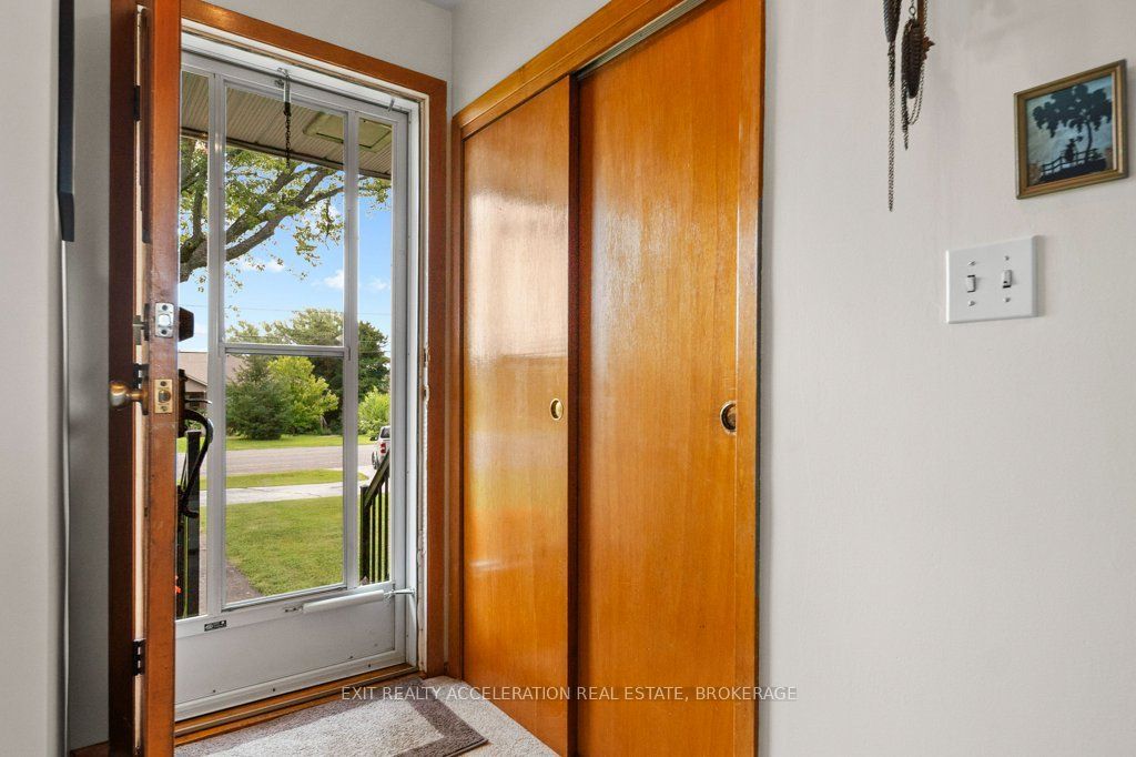 409 Dundas Street W, Greater Napanee, ON K7R 2B8 photo 4