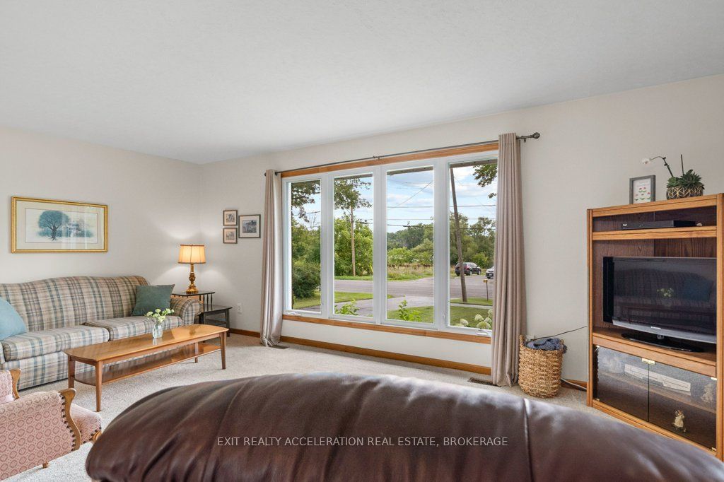 409 Dundas Street W, Greater Napanee, ON K7R 2B8 photo 5