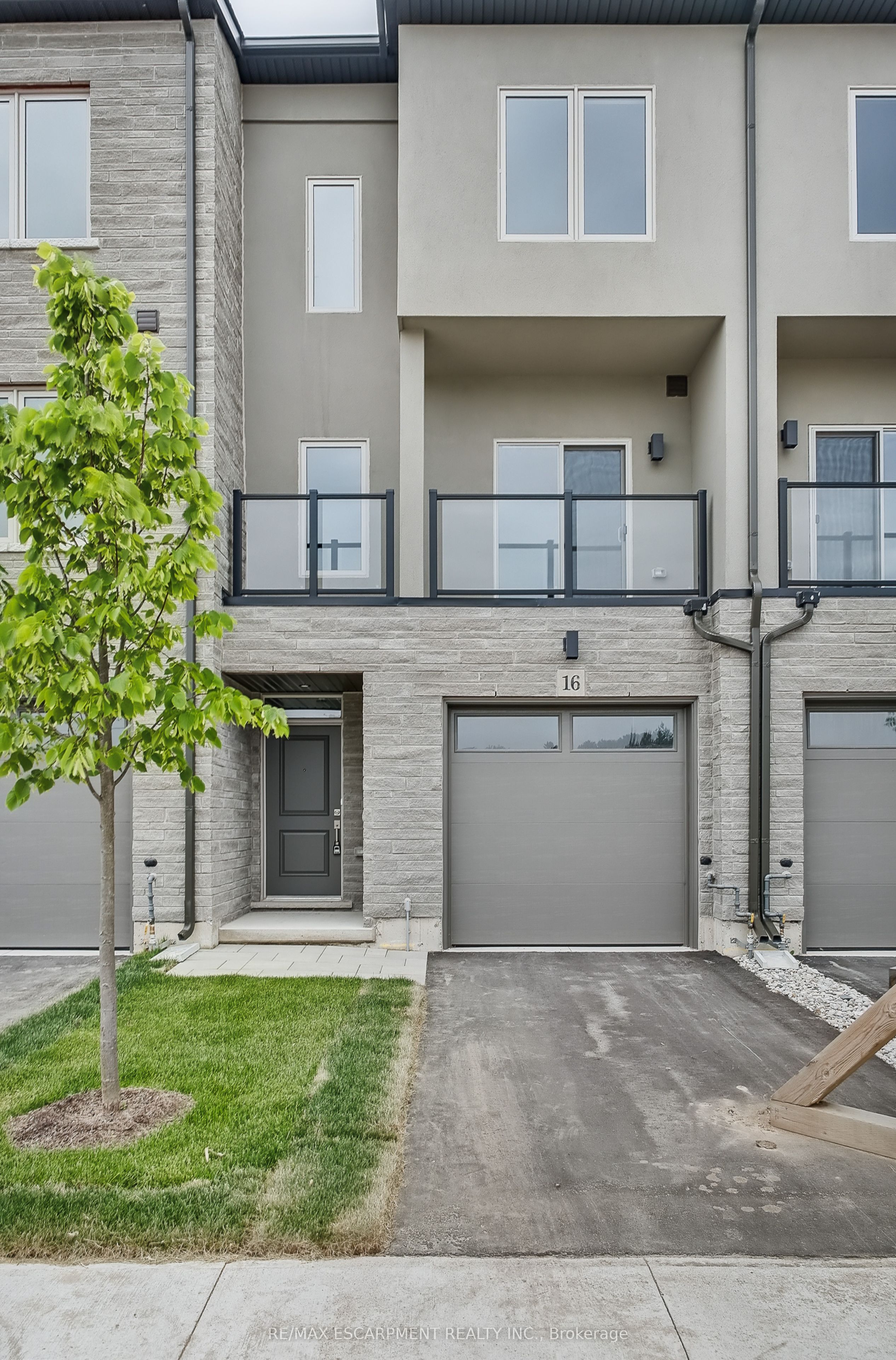 16 CLEAR VALLEY Lane, Hamilton, ON L0R 1W0