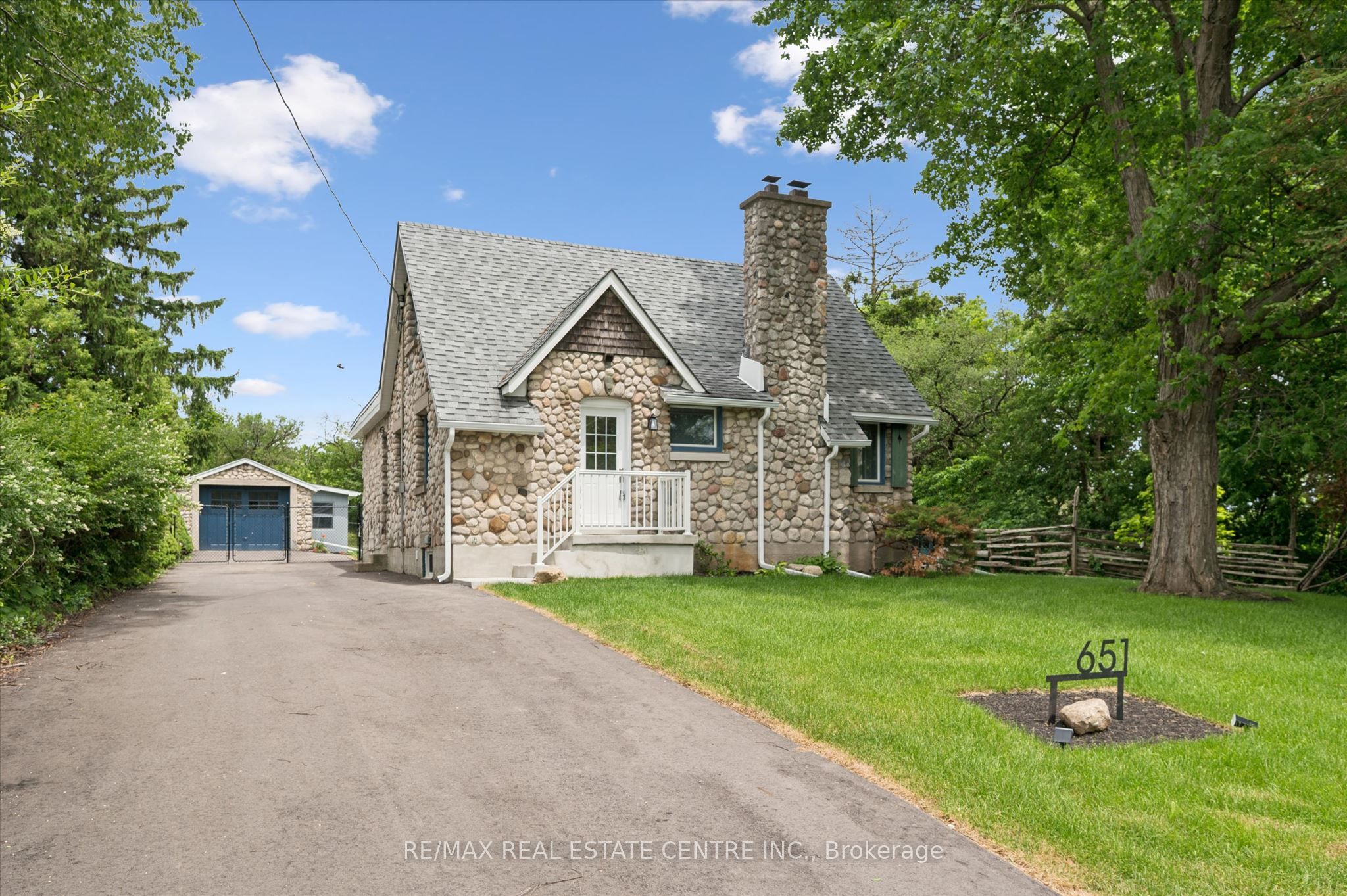 651 Dundas Street S, Cambridge, ON N1R 5S2 photo 2