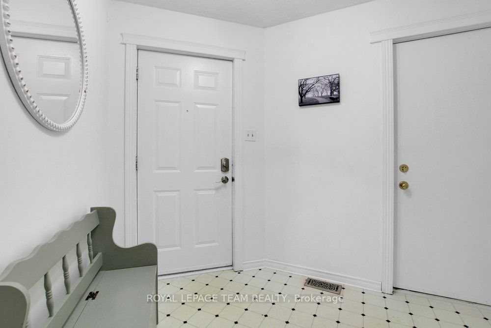 50 Burlington Crescent, Hunt Club - South Keys and Area, ON K1T 3K7 photo 3
