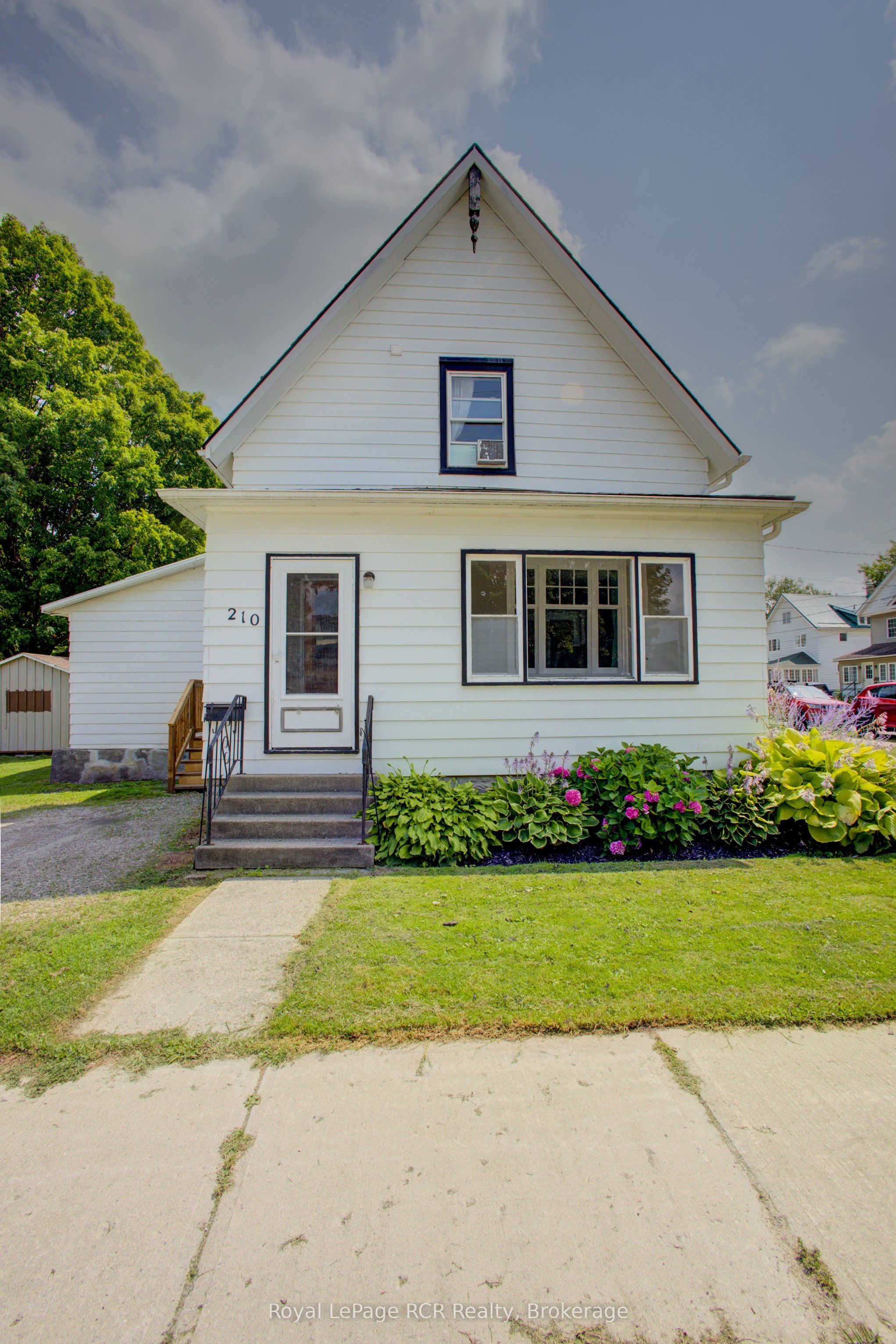 210 N Davidson Avenue N, North Perth, ON N4W 3A4