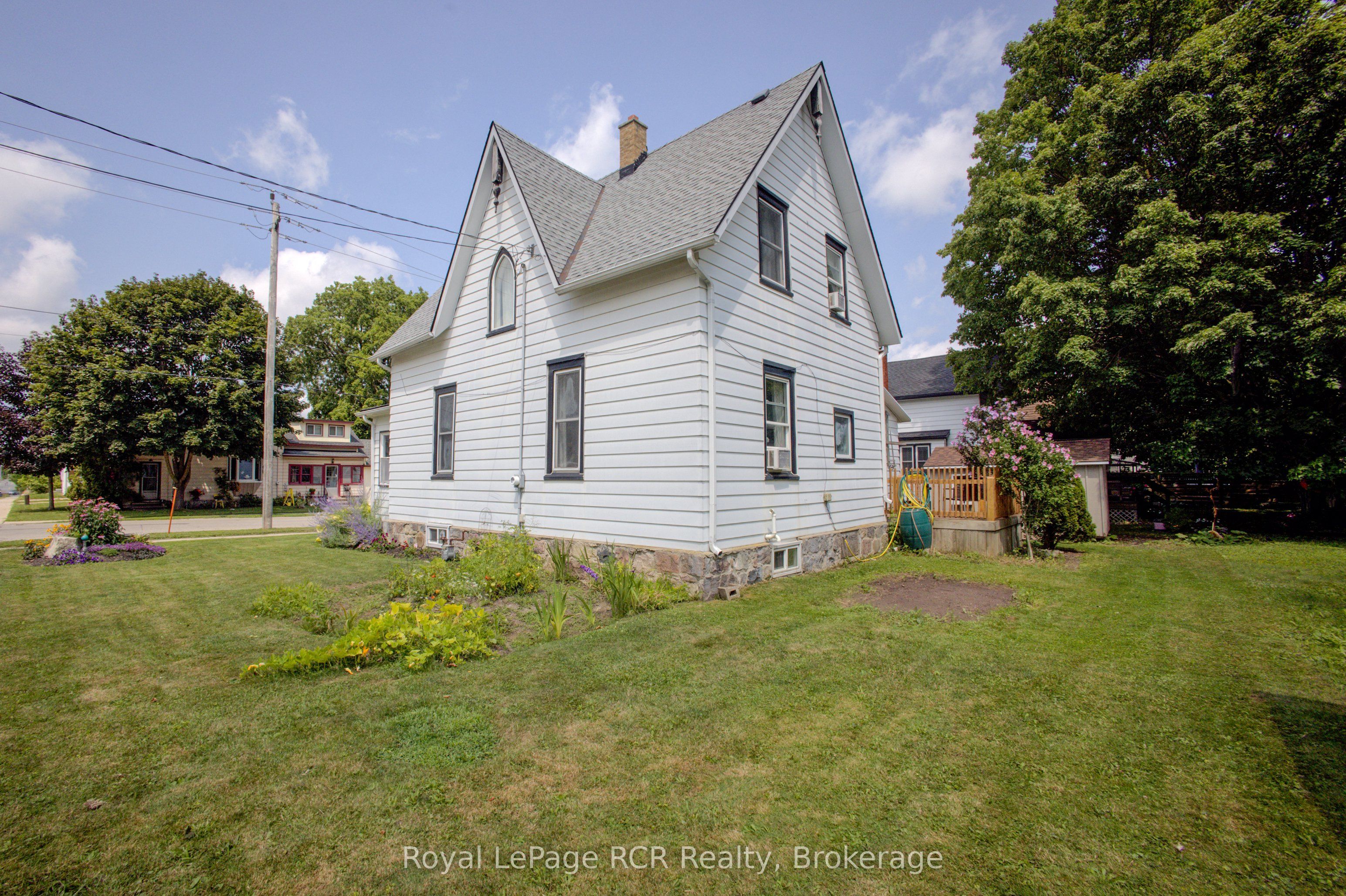 210 N Davidson Avenue N, North Perth, ON N4W 3A4 photo 4