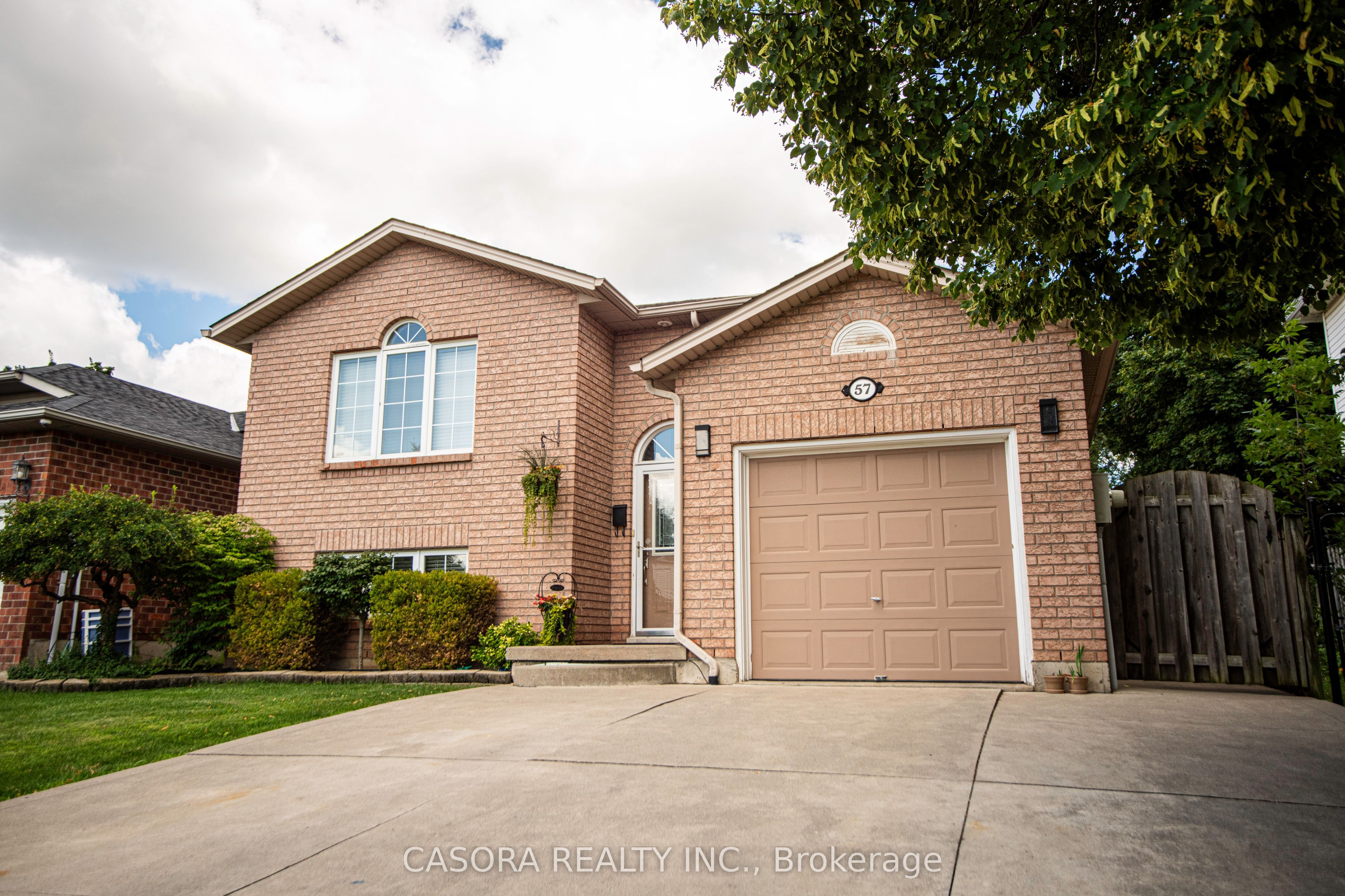 57 Ossington Drive, Hamilton, ON L8W 3S4 photo 2