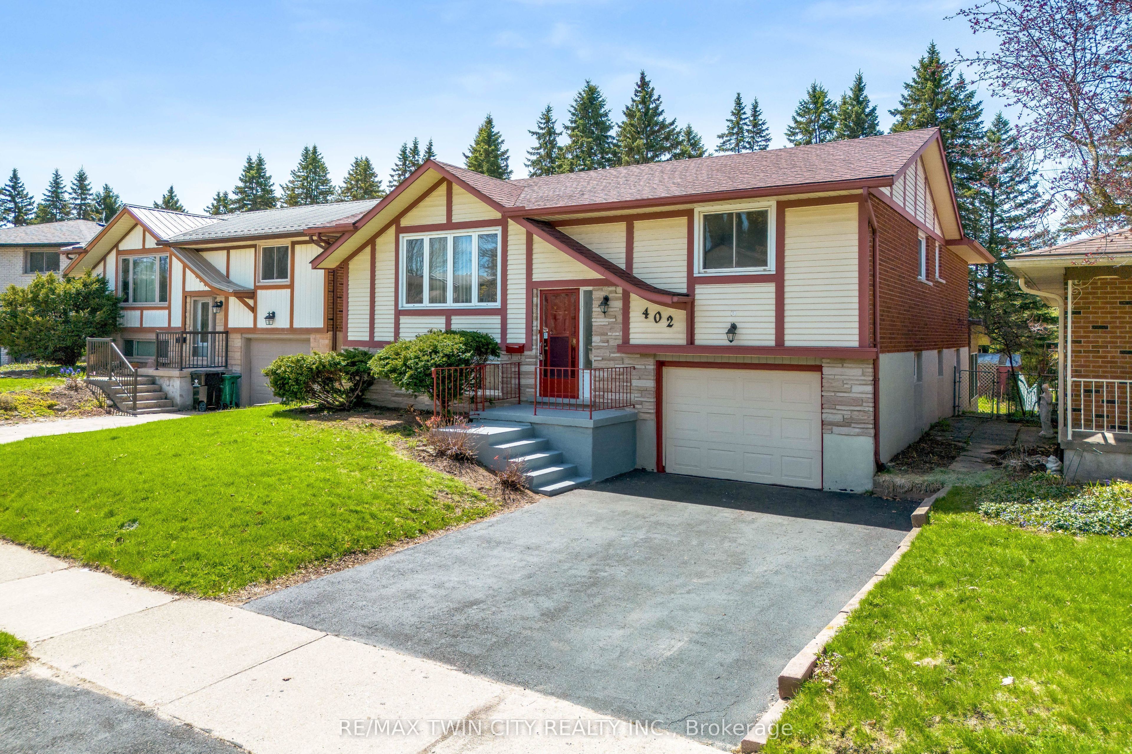 402 Lakeview Drive, Waterloo, ON N2L 4Z6