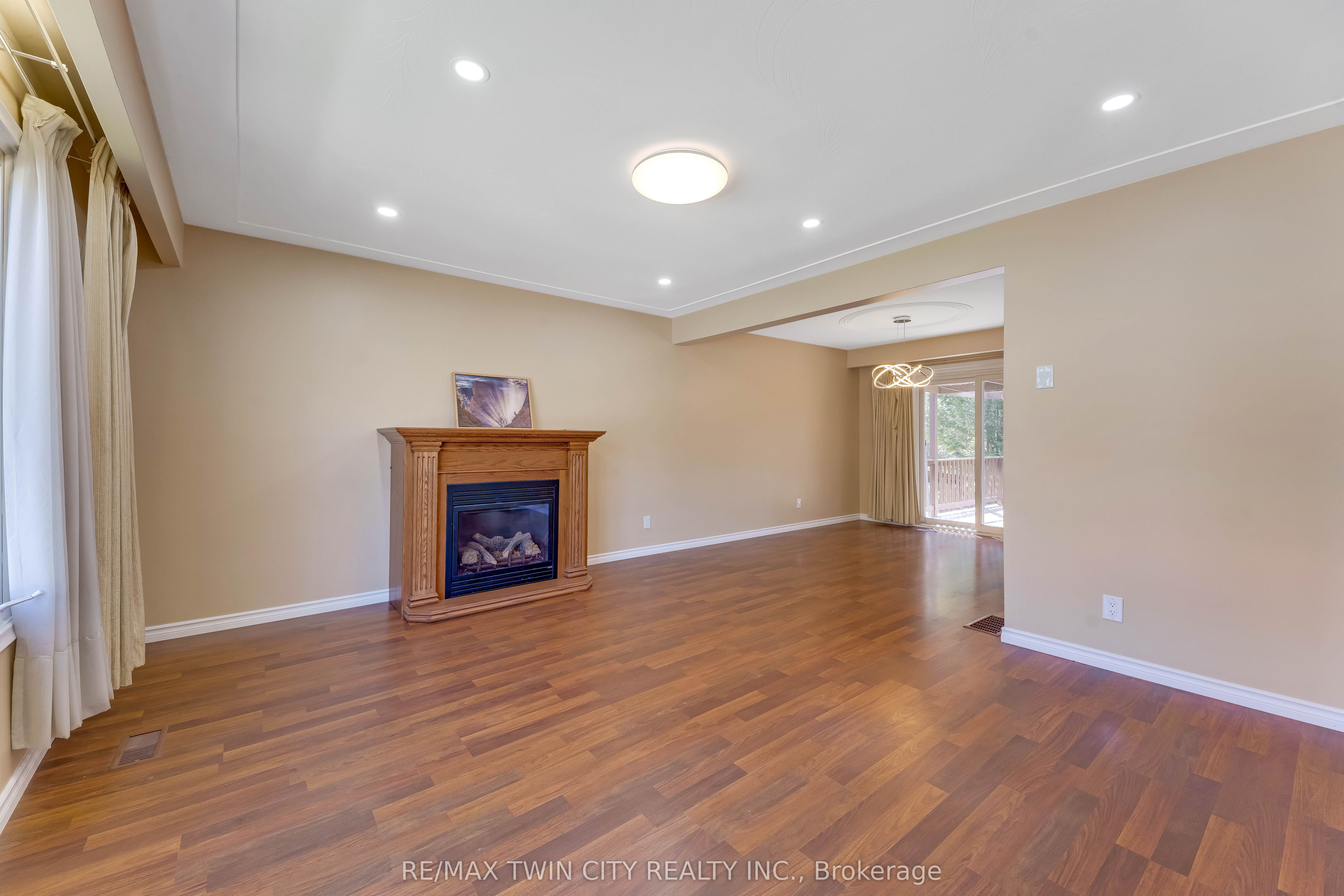 402 Lakeview Drive, Waterloo, ON N2L 4Z6 photo 5