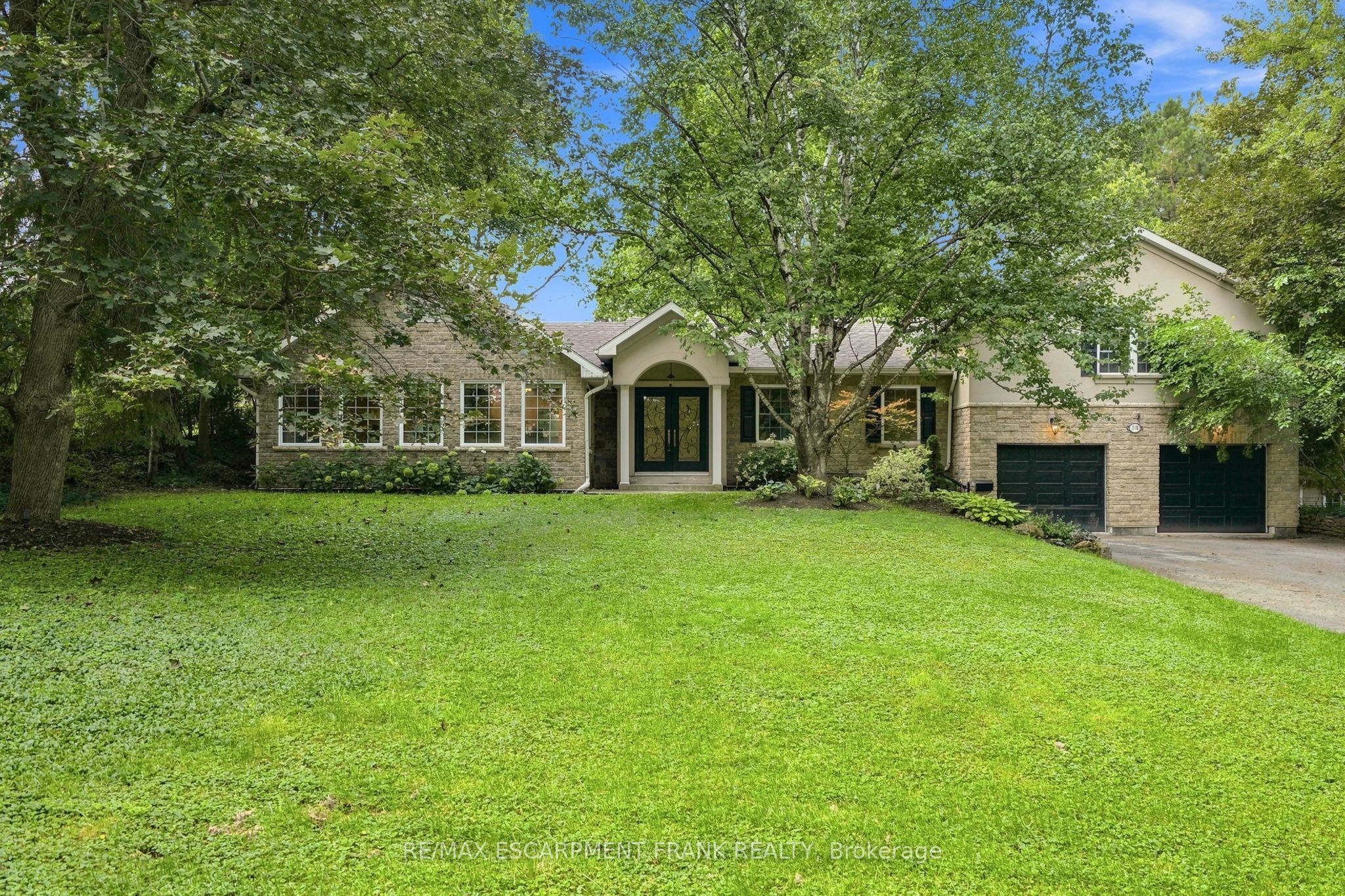 110 Old Ancaster Road, Hamilton, ON L9H 4G7