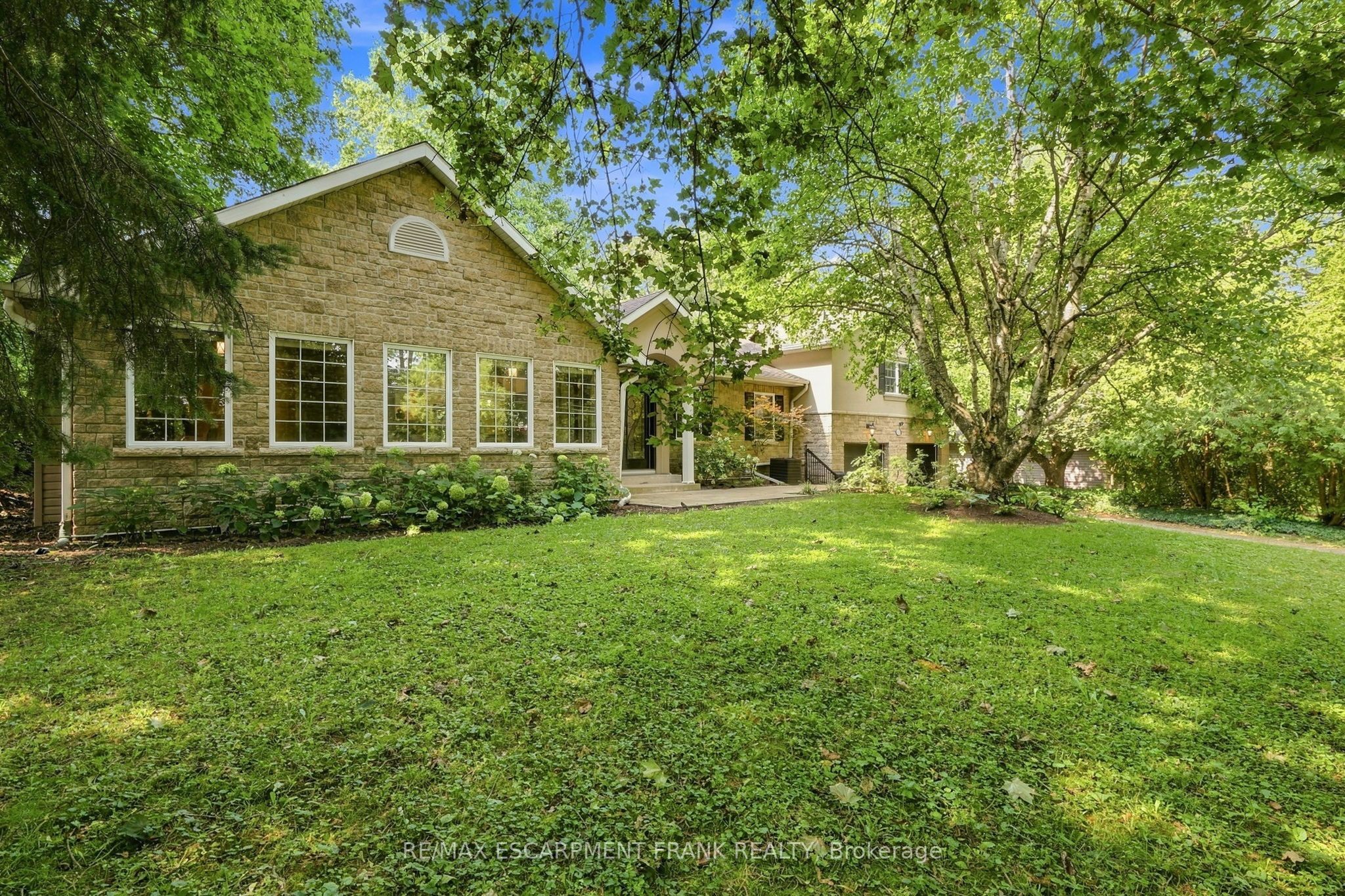 110 Old Ancaster Road, Hamilton, ON L9H 4G7 photo 2